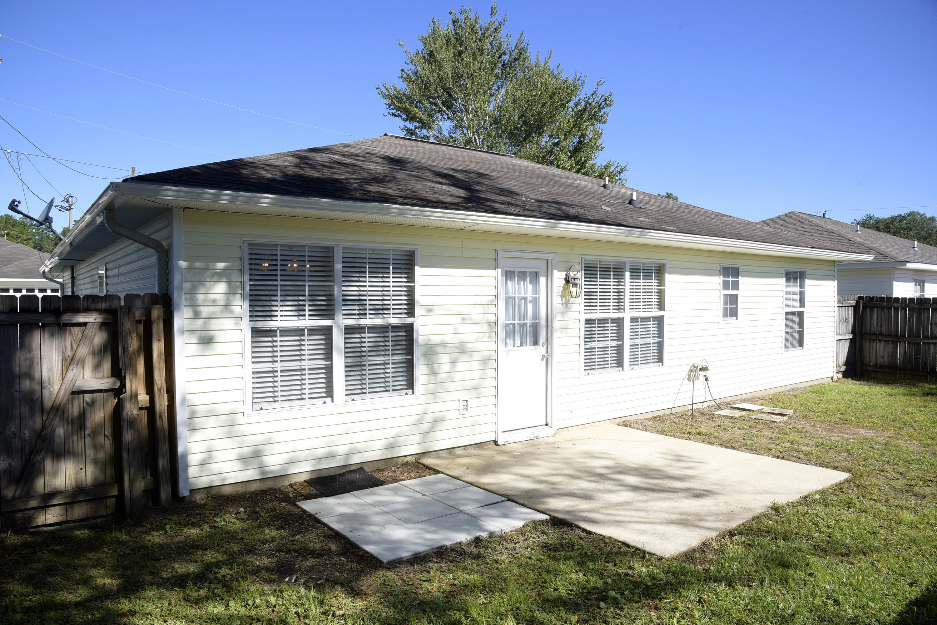 CREEKSIDE - Residential Lease