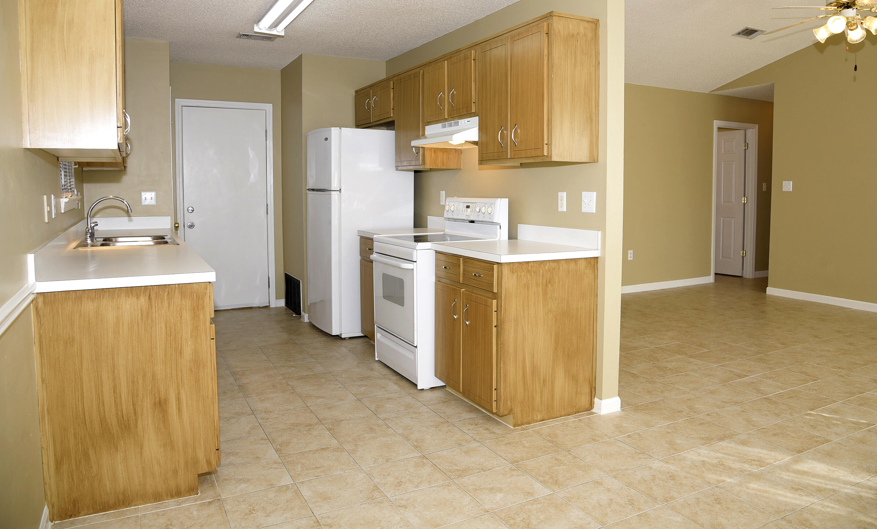 CREEKSIDE - Residential Lease