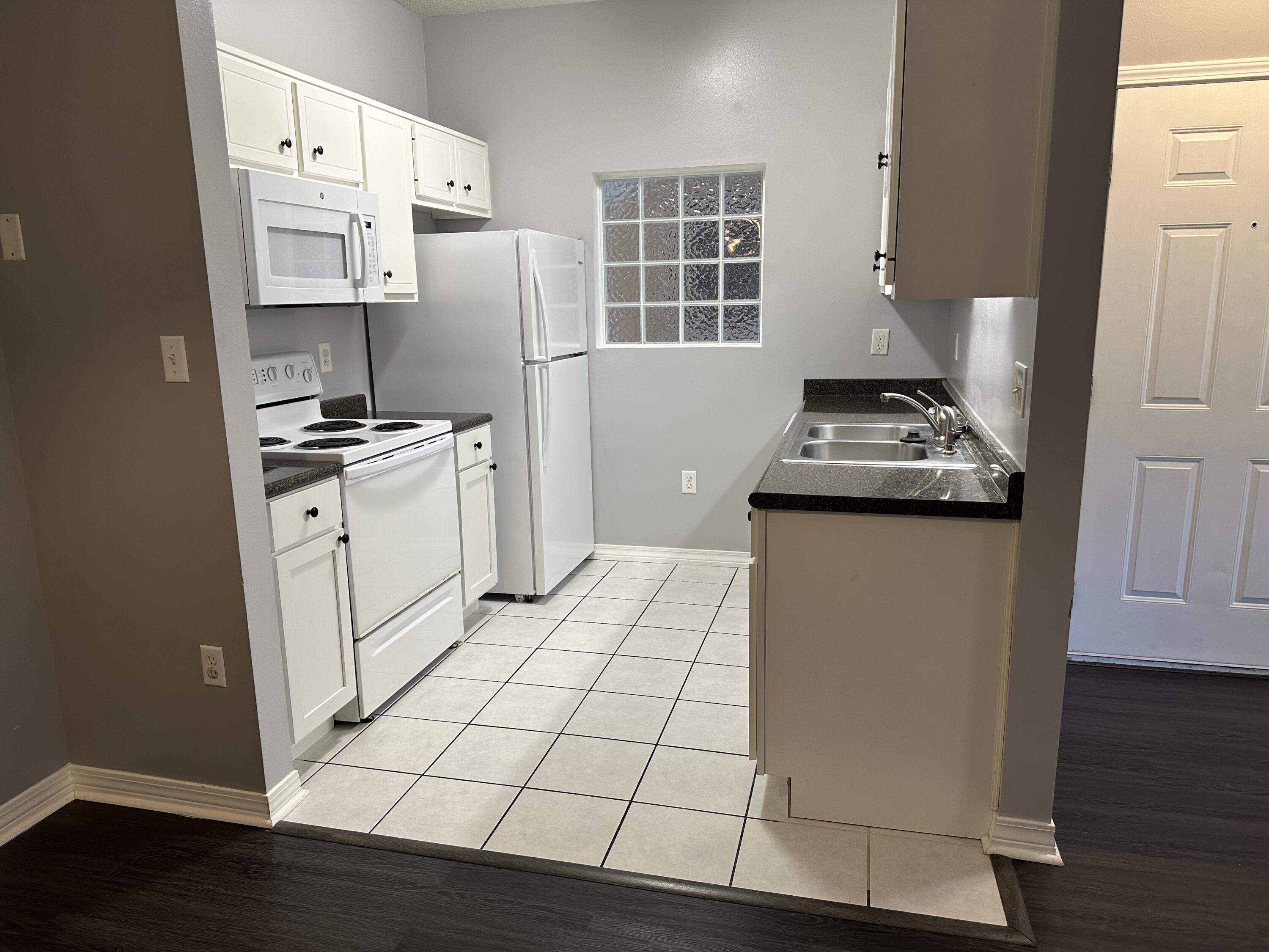 THE OAKS AT NICEVILLE - Residential Lease