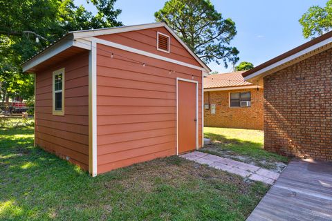 A home in Fort Walton Beach