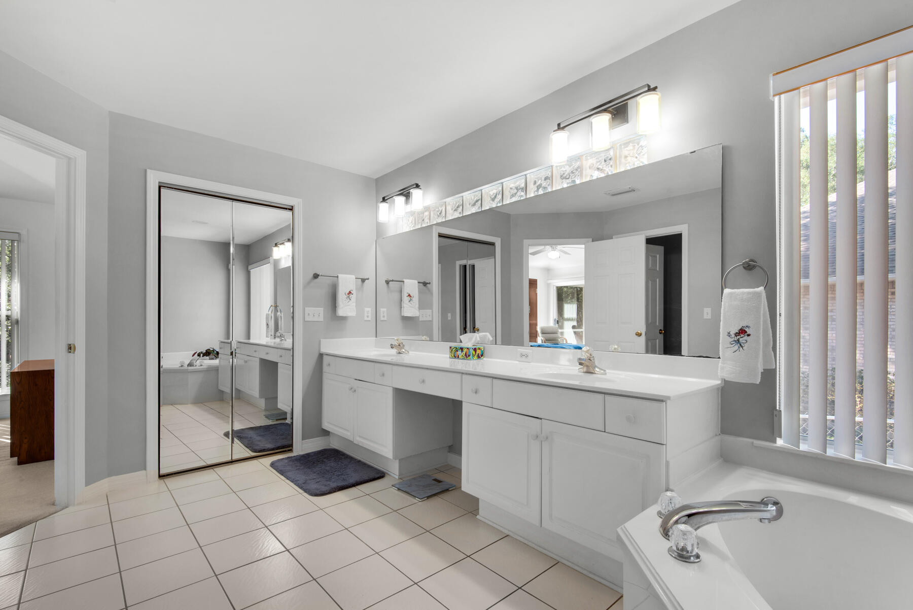 ROCKY BAYOU COUNTRY CLUB ESTATES 8 - Residential