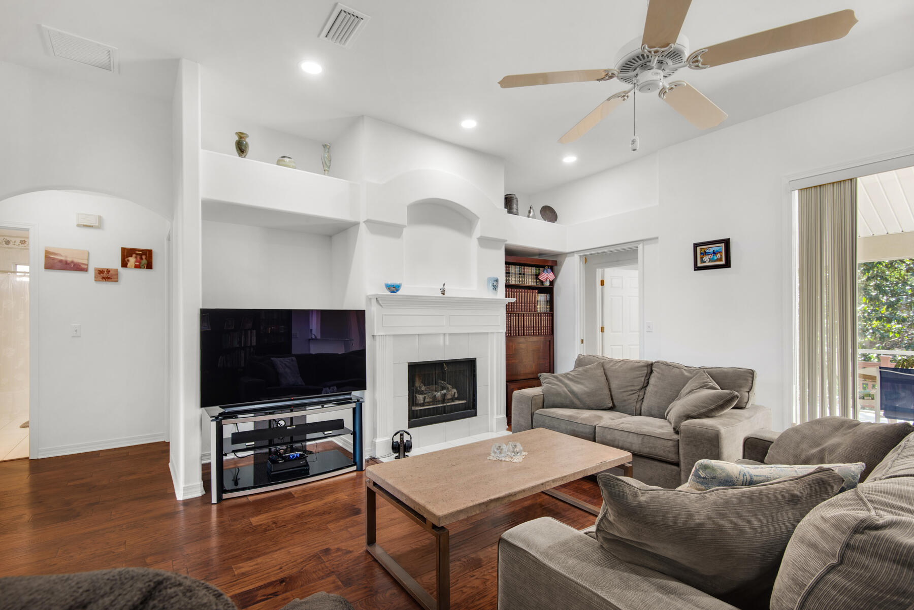 ROCKY BAYOU COUNTRY CLUB ESTATES 8 - Residential
