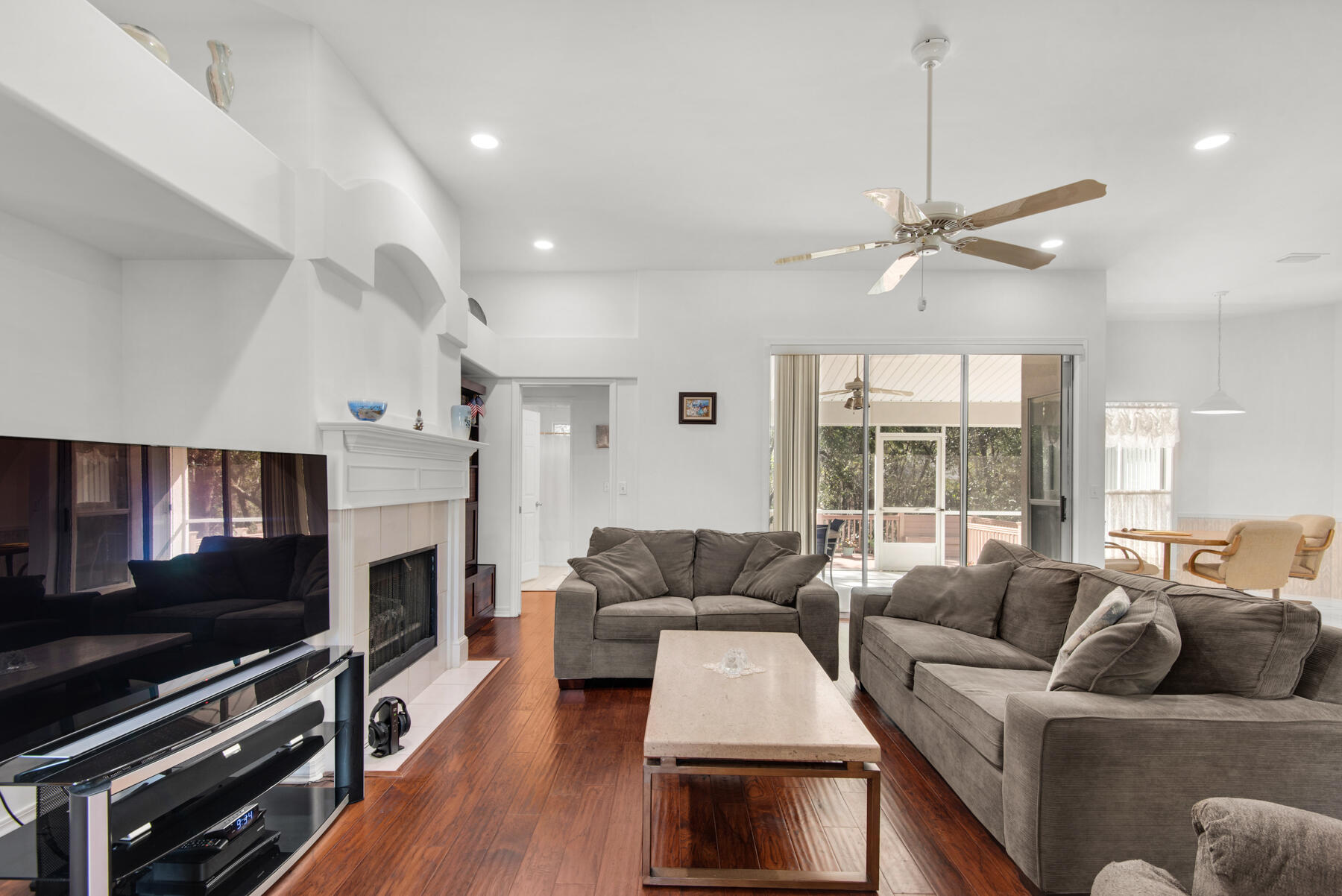 ROCKY BAYOU COUNTRY CLUB ESTATES 8 - Residential