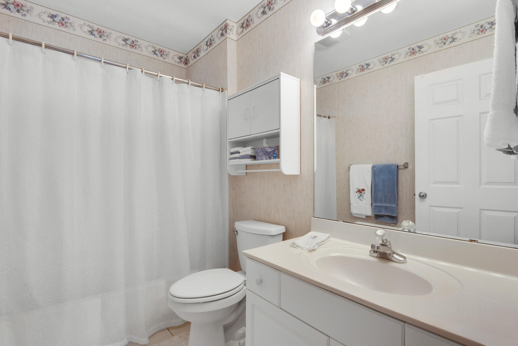 ROCKY BAYOU COUNTRY CLUB ESTATES 8 - Residential