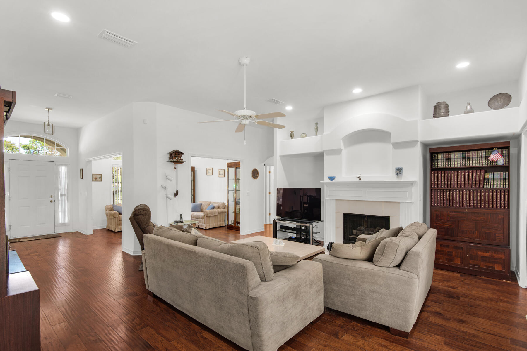ROCKY BAYOU COUNTRY CLUB ESTATES 8 - Residential