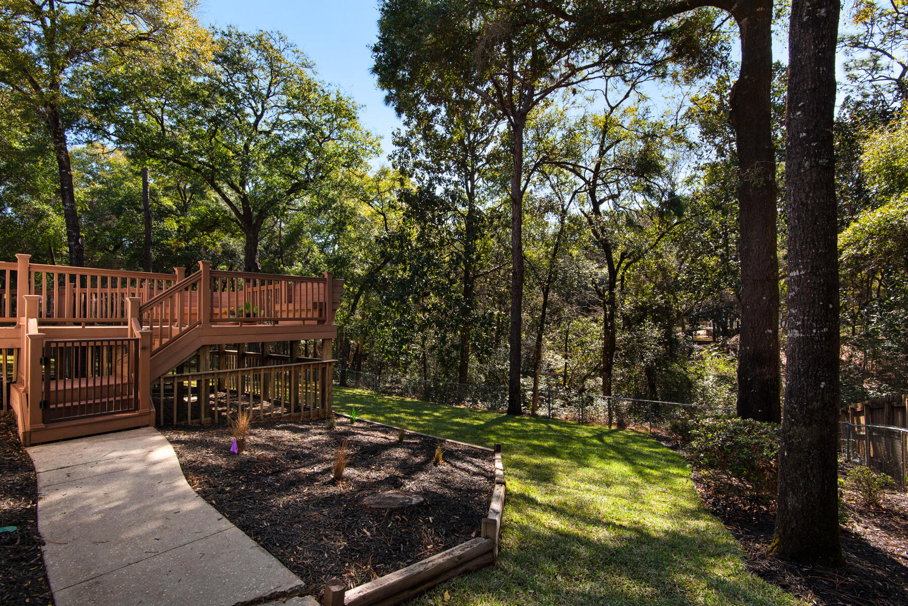 ROCKY BAYOU COUNTRY CLUB ESTATES 8 - Residential