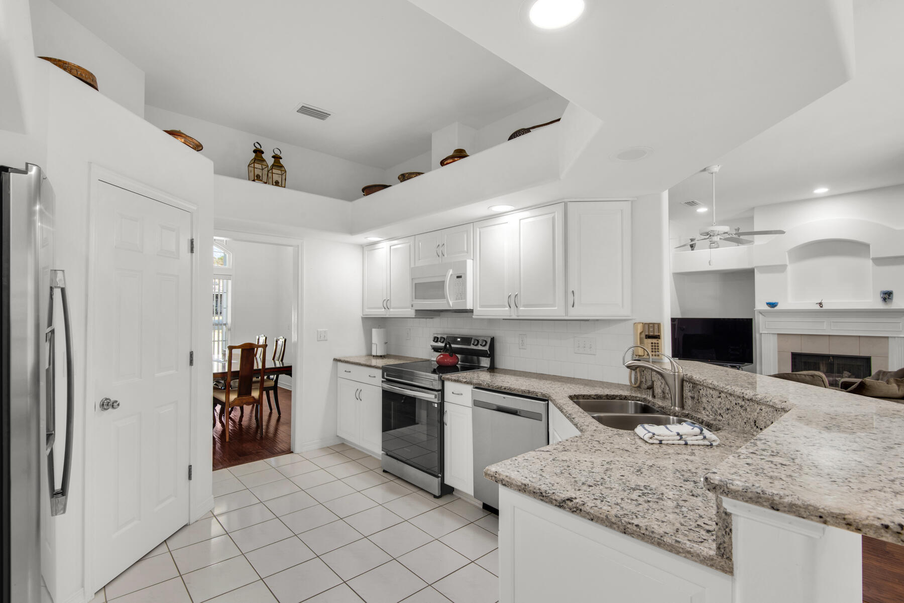 ROCKY BAYOU COUNTRY CLUB ESTATES 8 - Residential