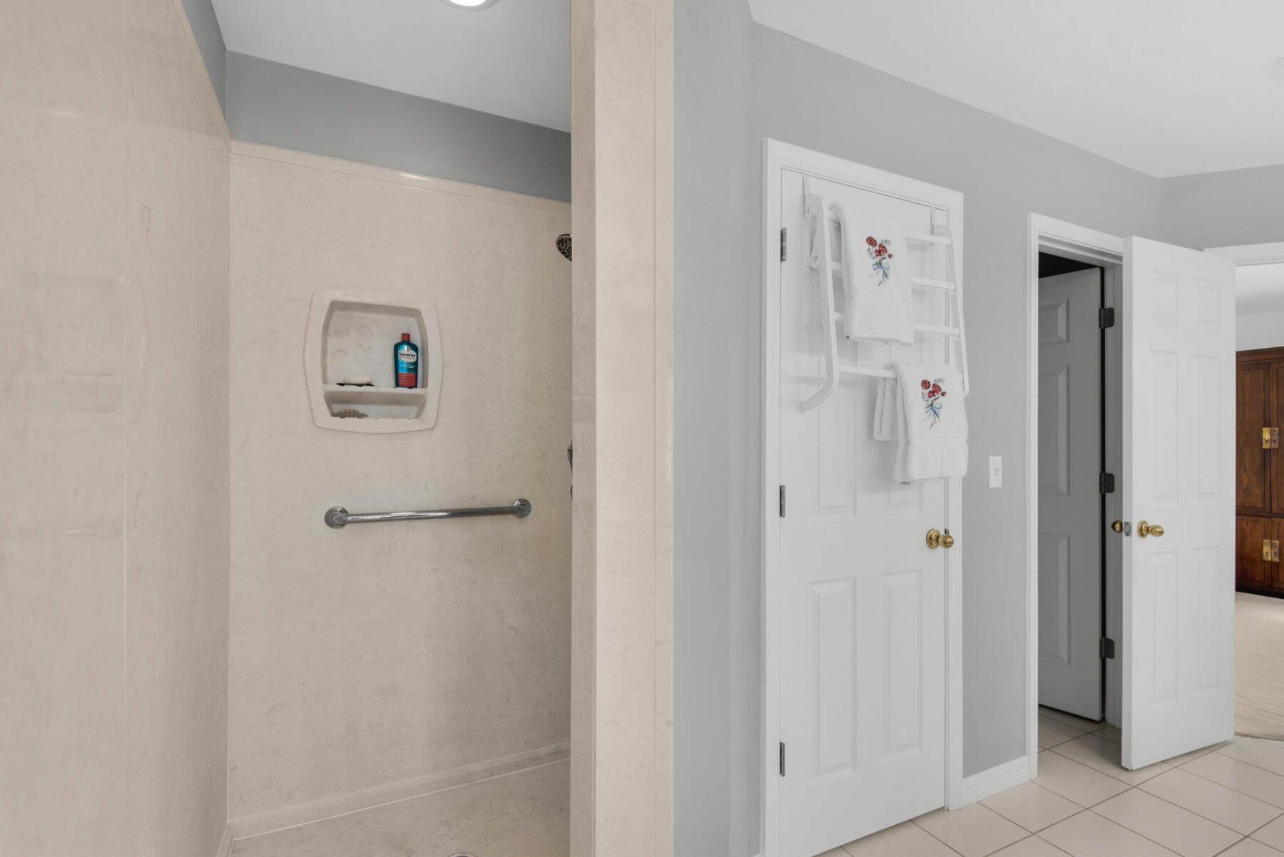 ROCKY BAYOU COUNTRY CLUB ESTATES 8 - Residential