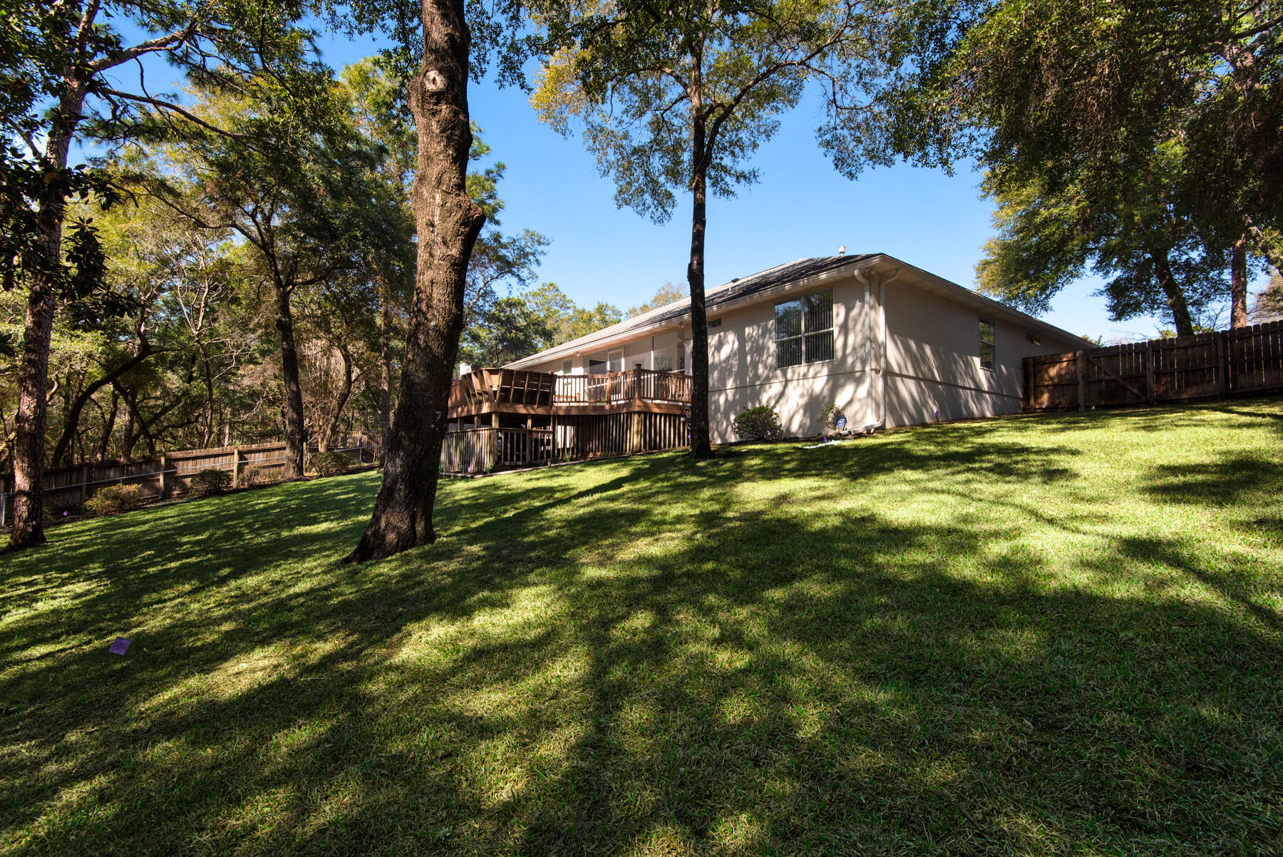 ROCKY BAYOU COUNTRY CLUB ESTATES 8 - Residential
