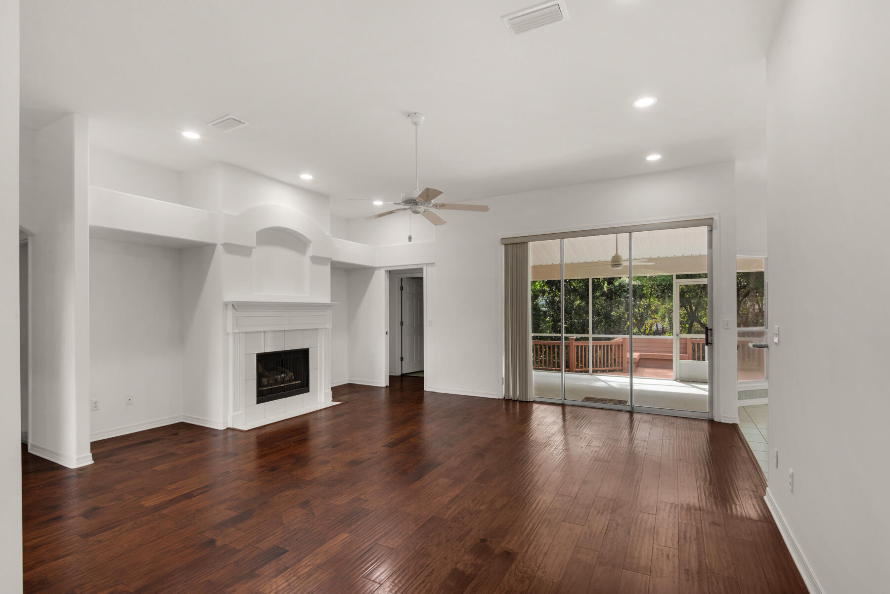 ROCKY BAYOU COUNTRY CLUB ESTATES 8 - Residential