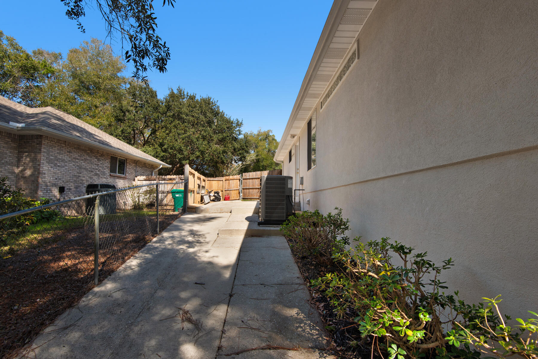 ROCKY BAYOU COUNTRY CLUB ESTATES 8 - Residential