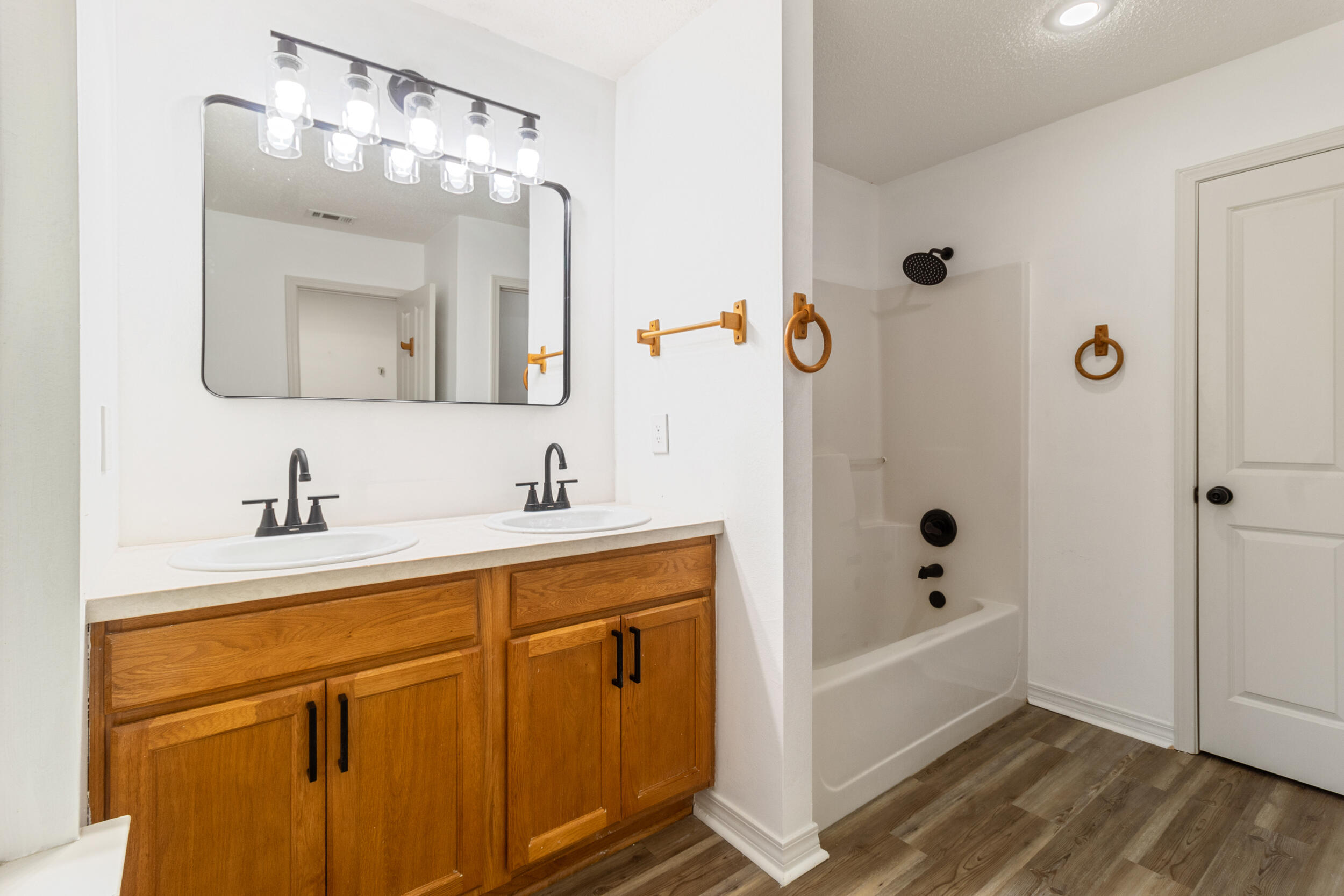HUNTERS' RIDGE - Residential