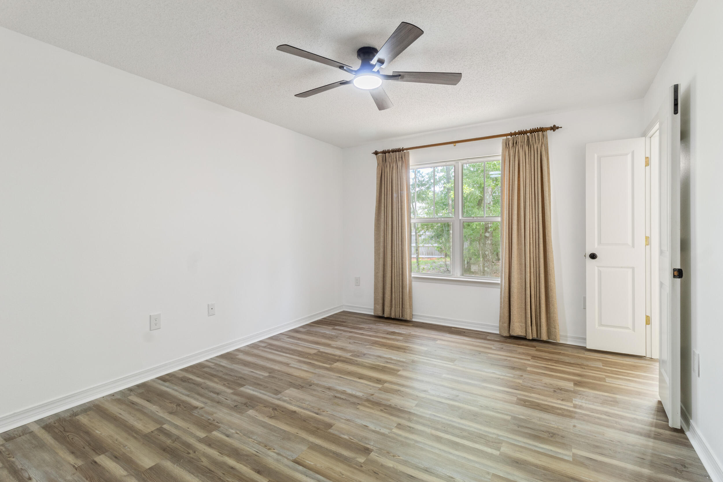 HUNTERS' RIDGE - Residential