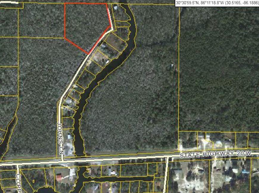 Get away from it all! Relaxing and serene location for a permanent home or weekend getaway. Right across the street from the Alaqua Creek! Perfect location for fishing, canoeing and enjoying the natural beauty of Long Leaf Pines, White Cedars, and huge Magnolia Trees!