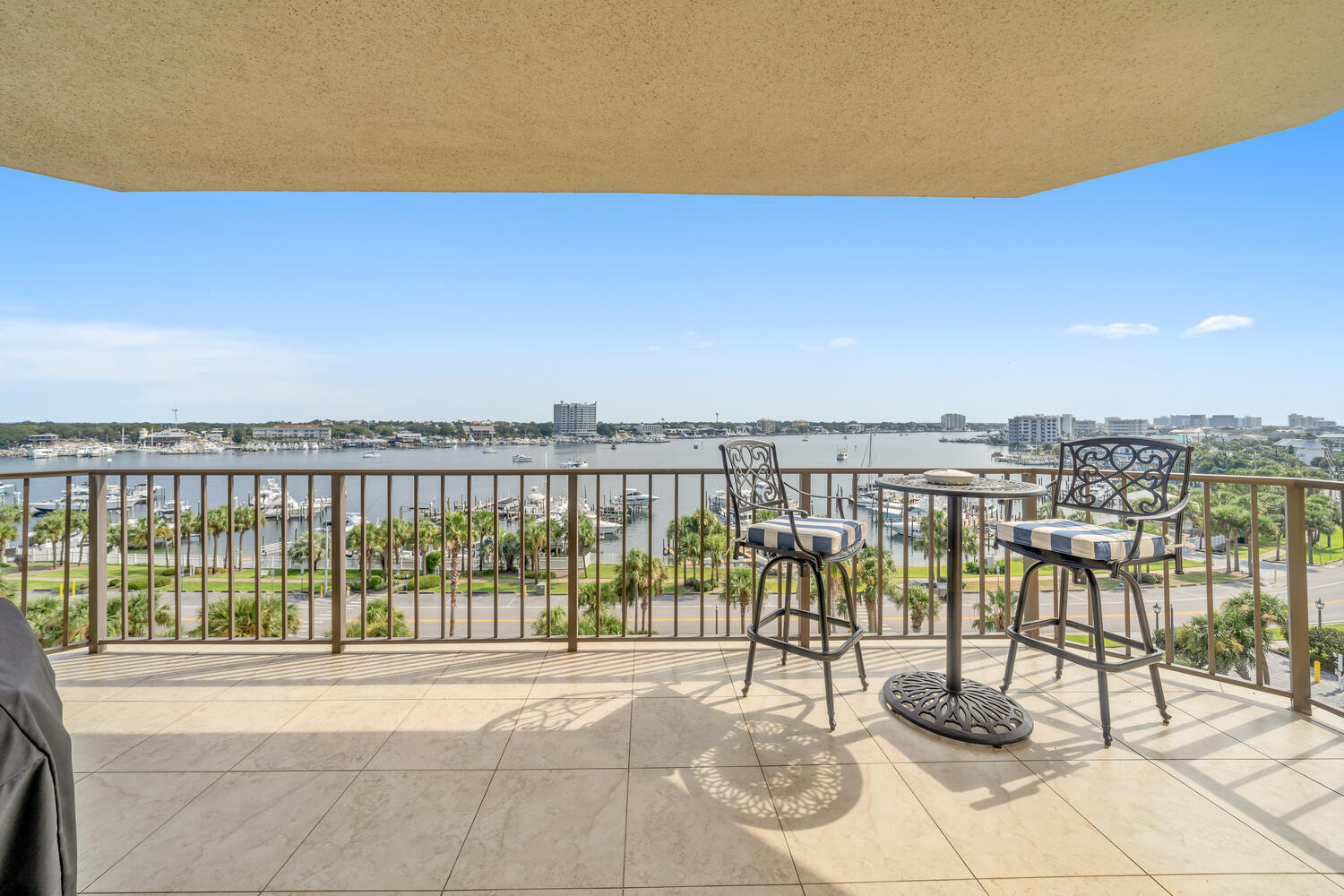 WATERVIEW TOWERS YACHT CLUB - Residential