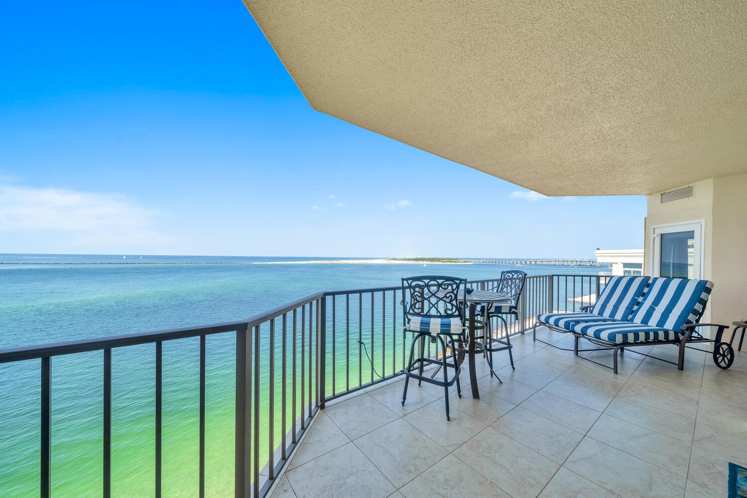 WATERVIEW TOWERS YACHT CLUB - Residential