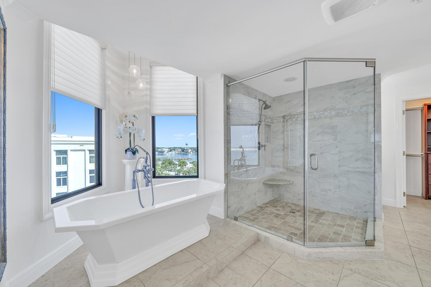 WATERVIEW TOWERS YACHT CLUB - Residential