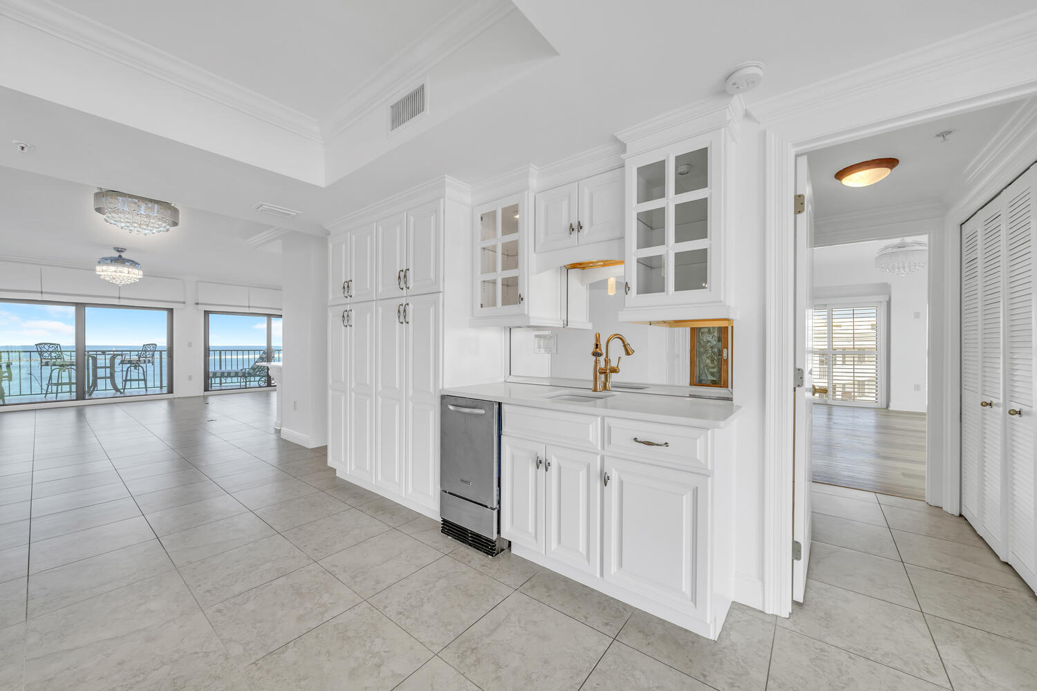 WATERVIEW TOWERS YACHT CLUB - Residential