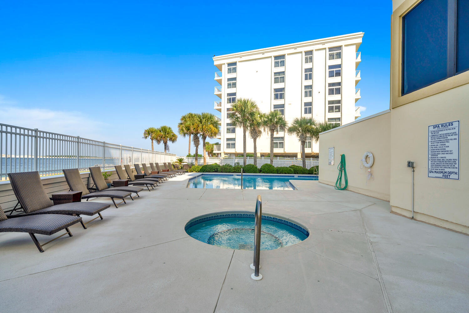 WATERVIEW TOWERS YACHT CLUB - Residential