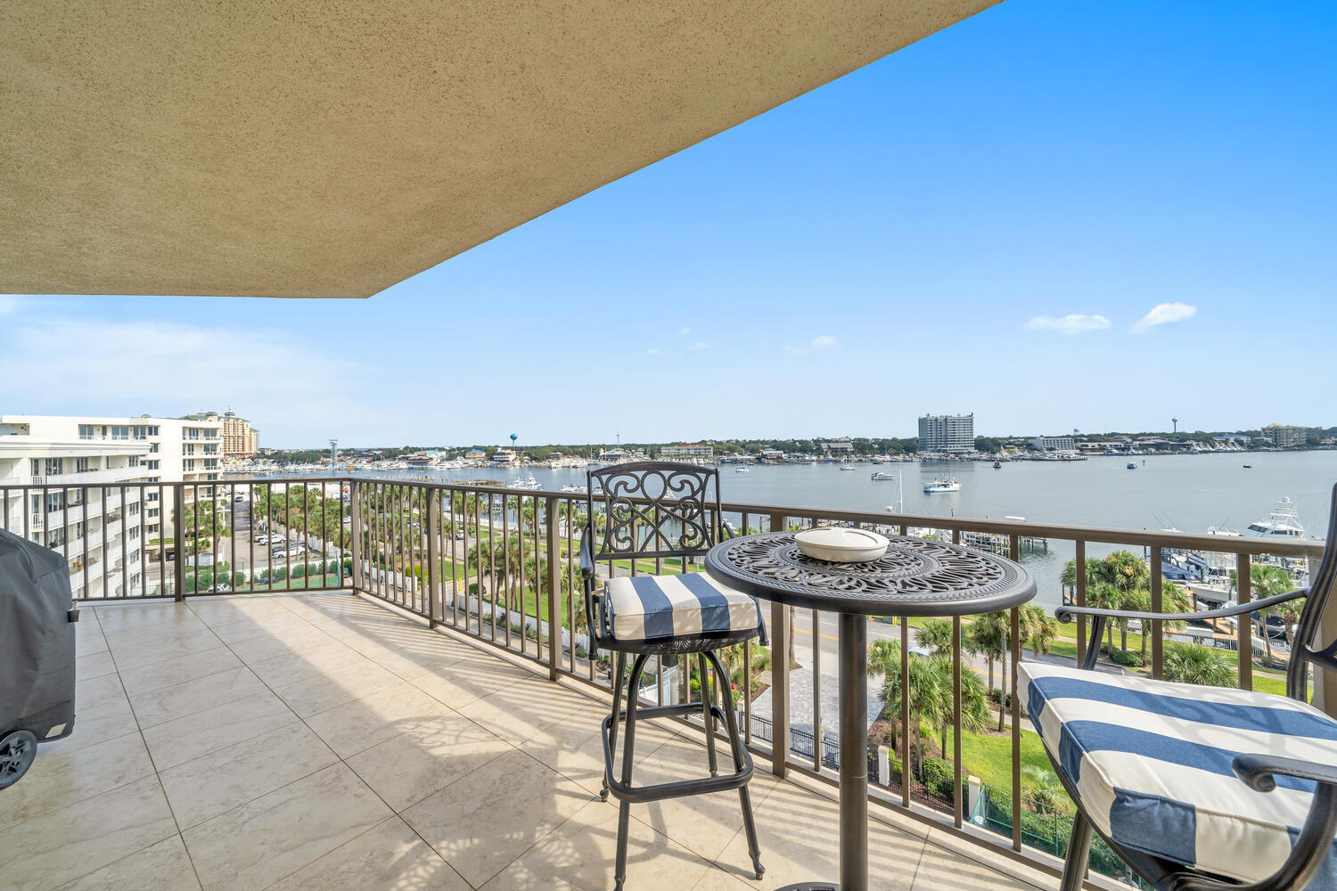 WATERVIEW TOWERS YACHT CLUB - Residential