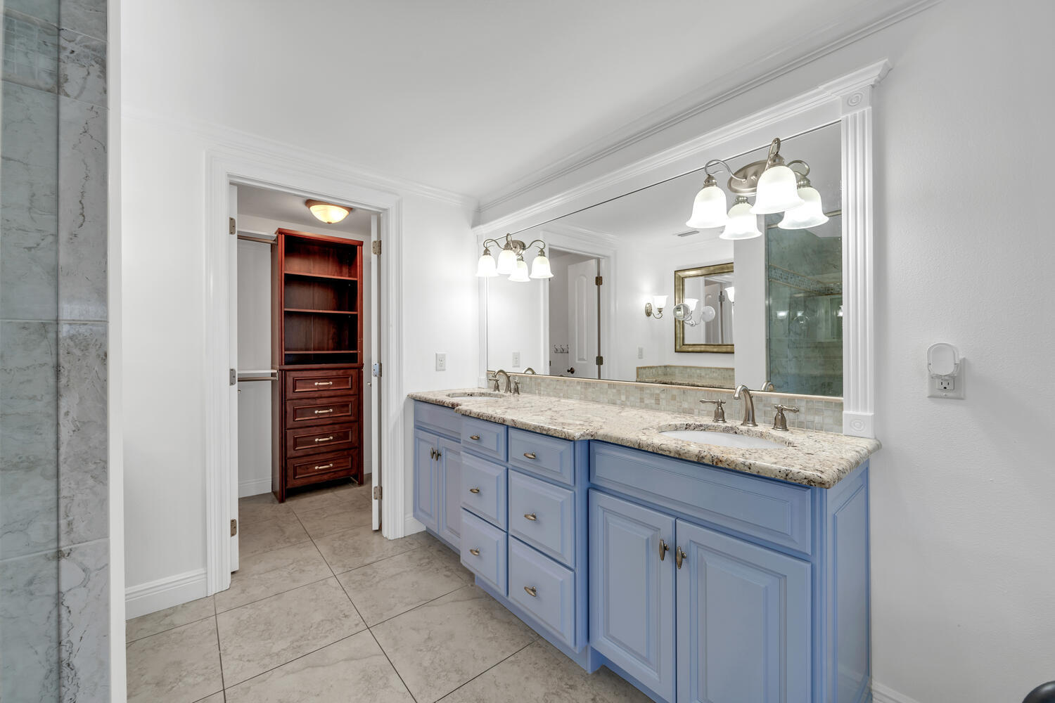 WATERVIEW TOWERS YACHT CLUB - Residential