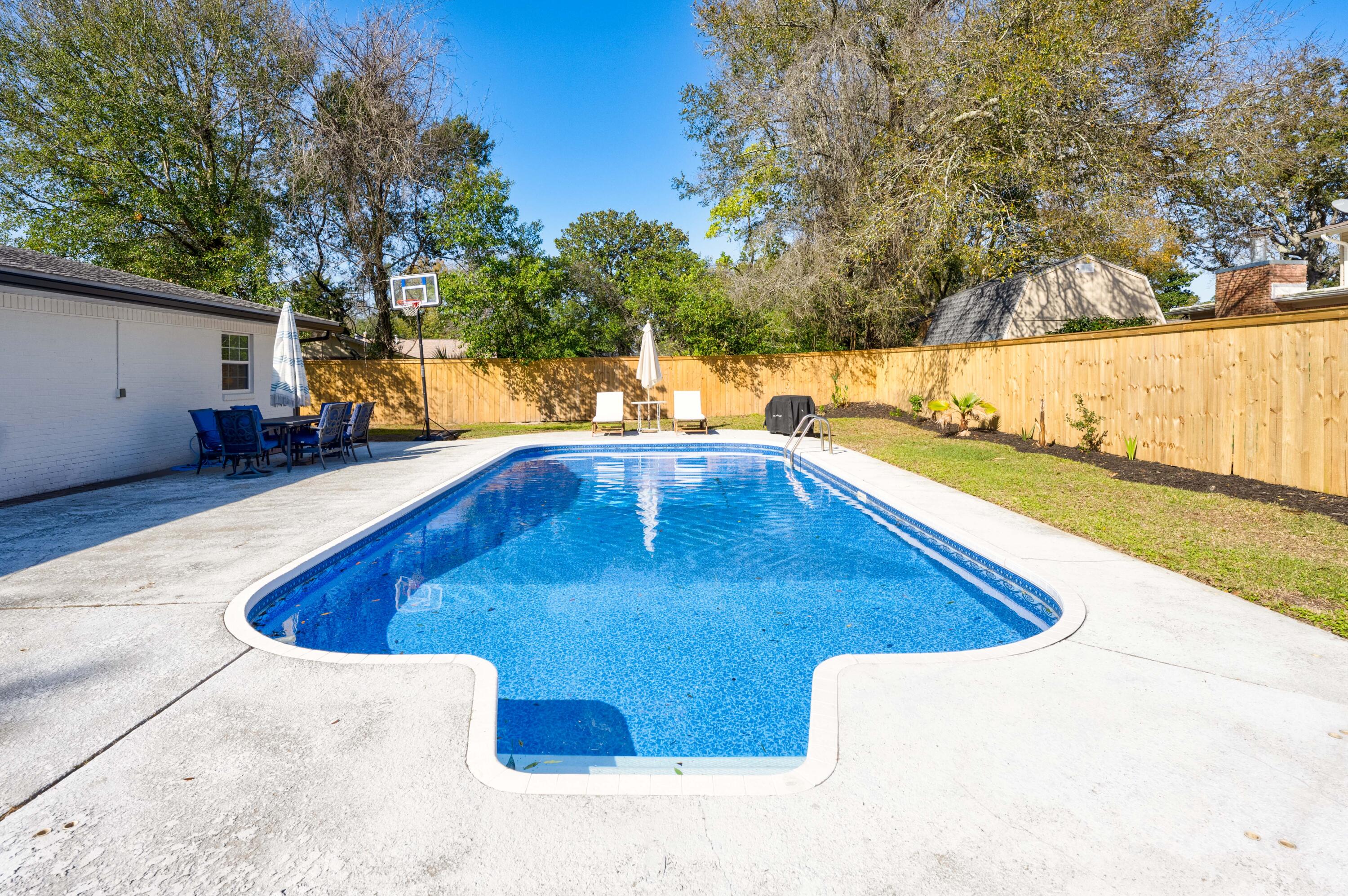 COMMODORE PLACE - Residential