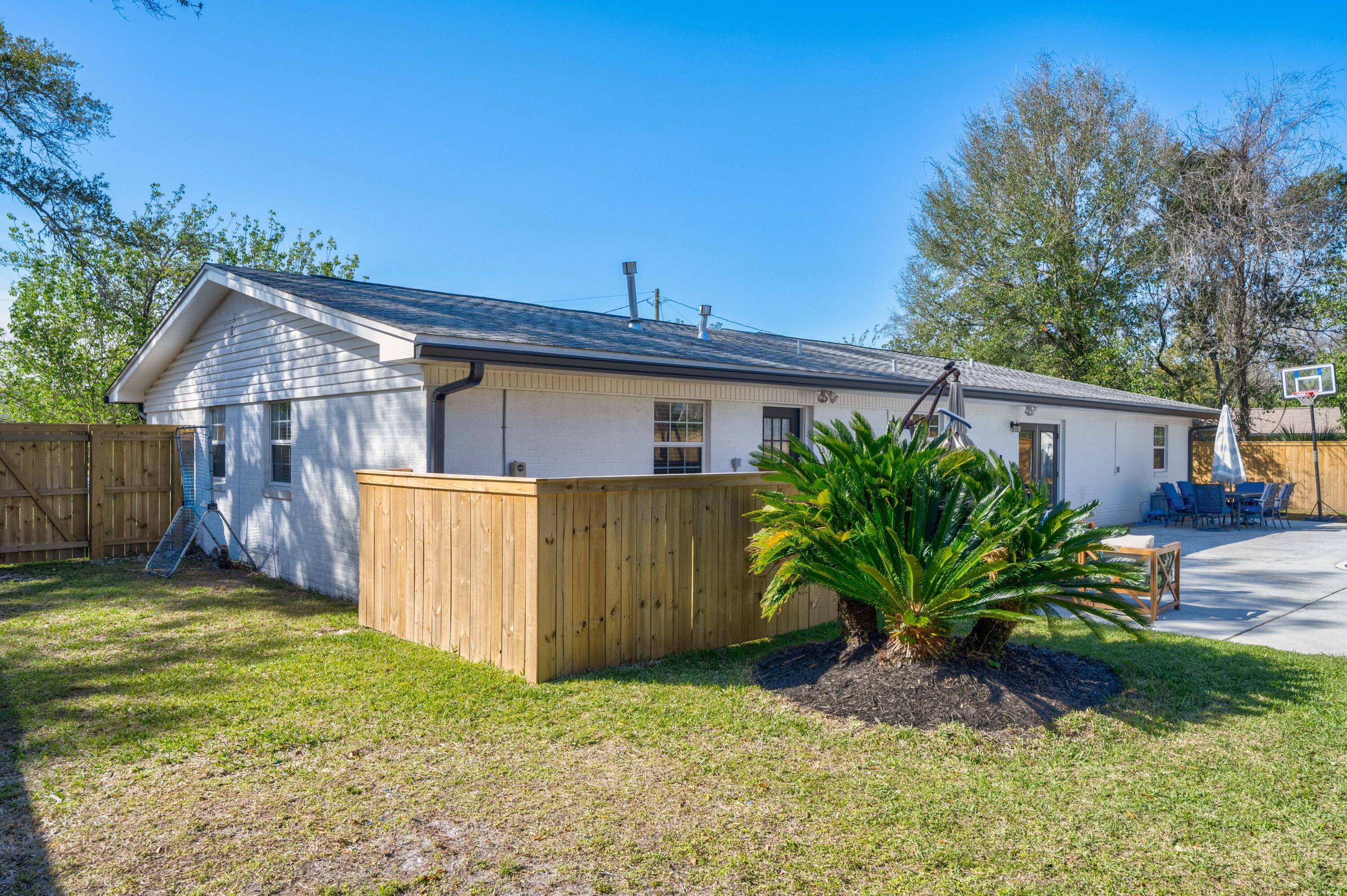 COMMODORE PLACE - Residential