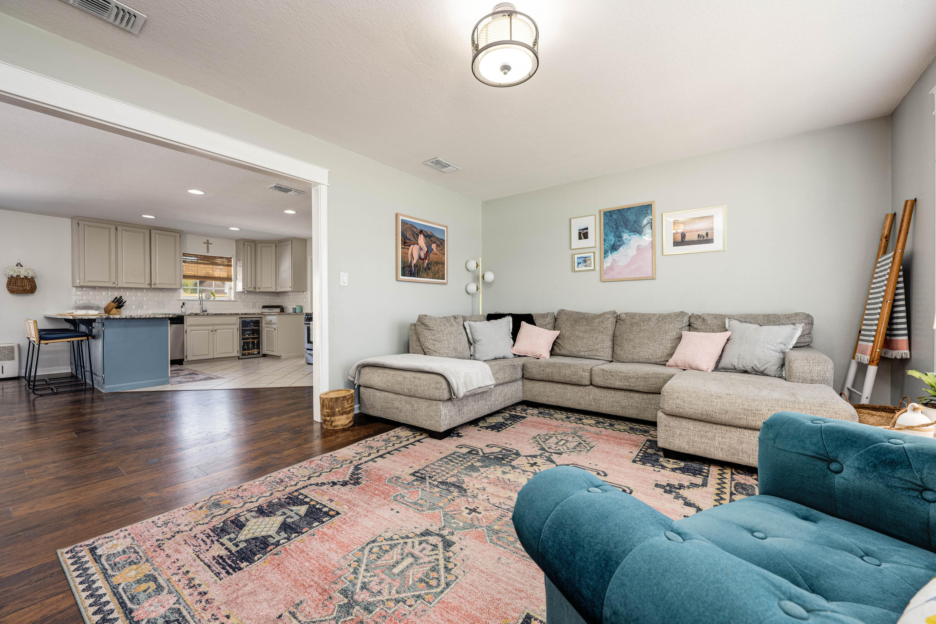 COMMODORE PLACE - Residential