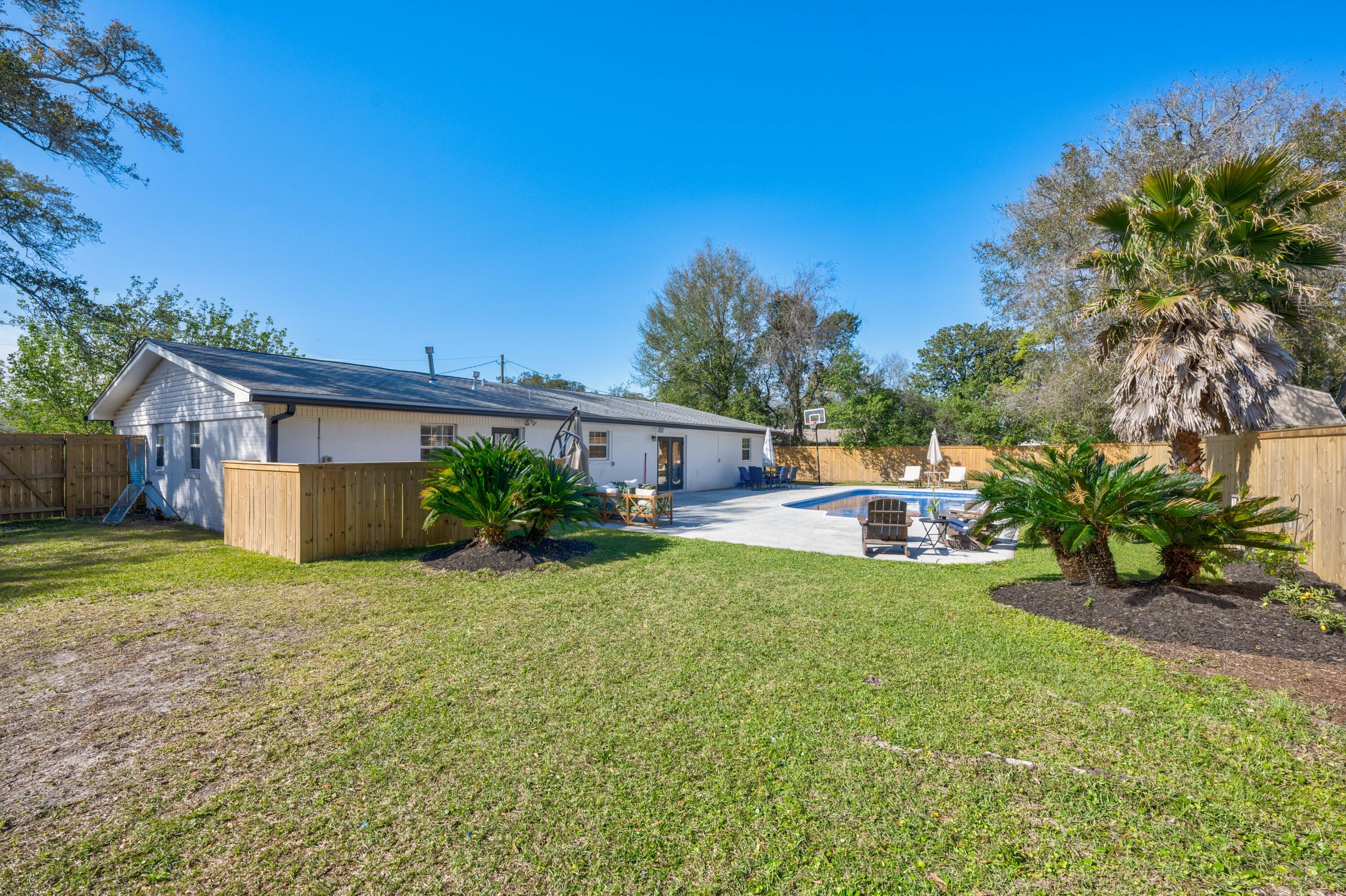 COMMODORE PLACE - Residential