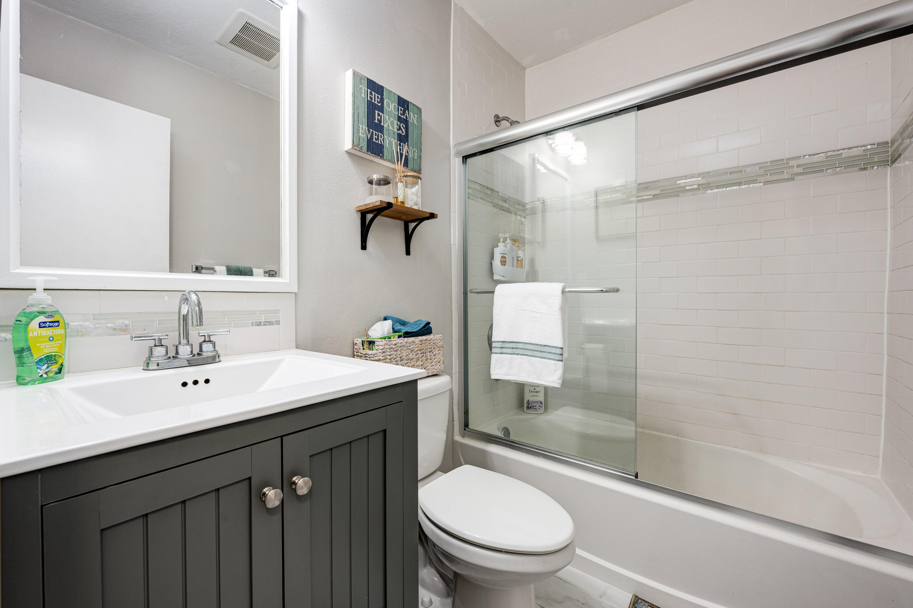 COMMODORE PLACE - Residential