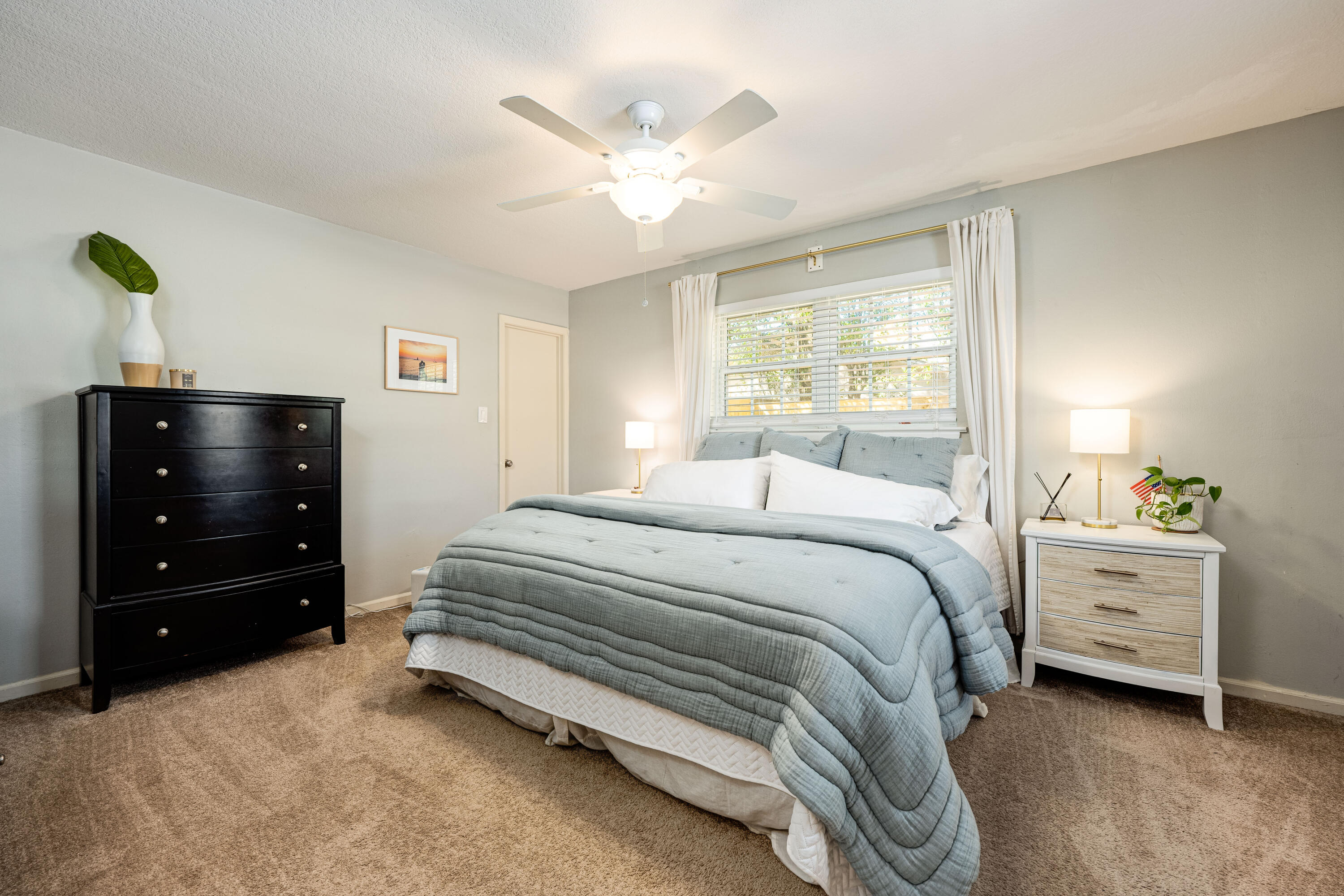 COMMODORE PLACE - Residential