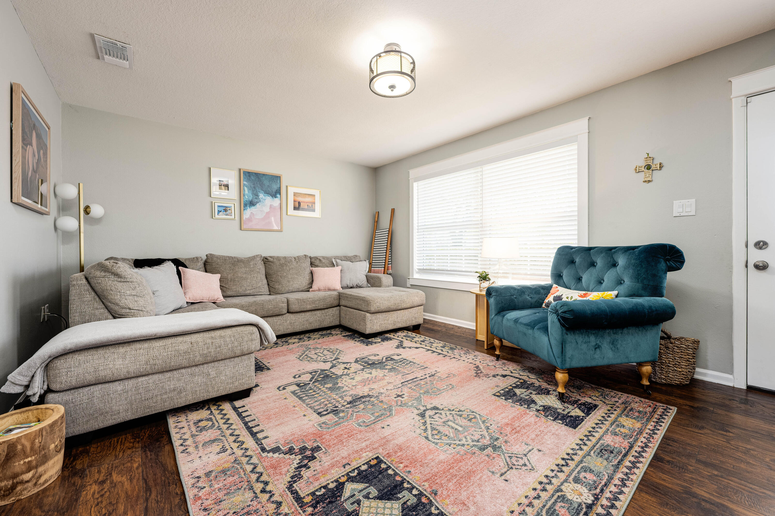 COMMODORE PLACE - Residential