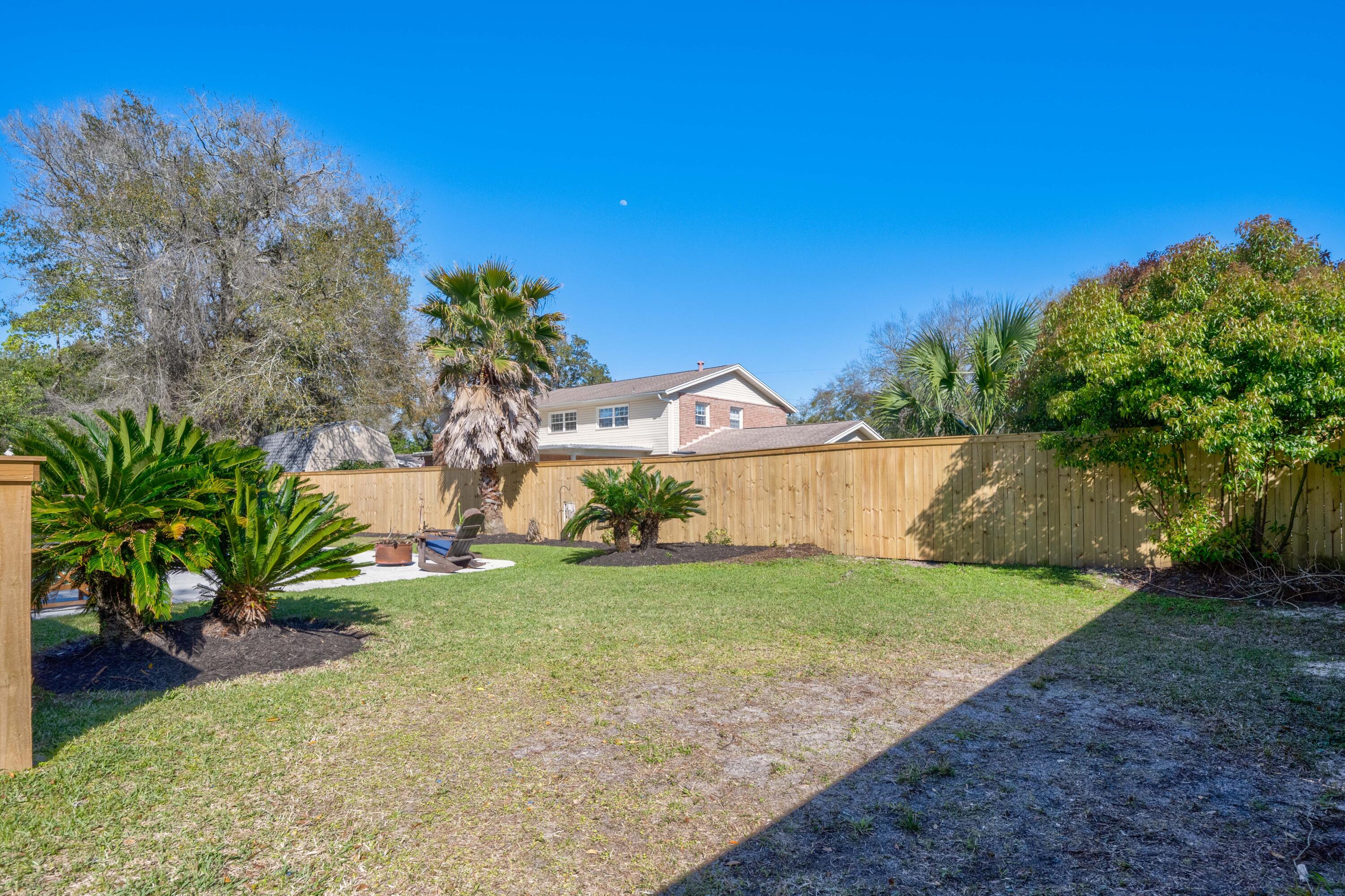 COMMODORE PLACE - Residential