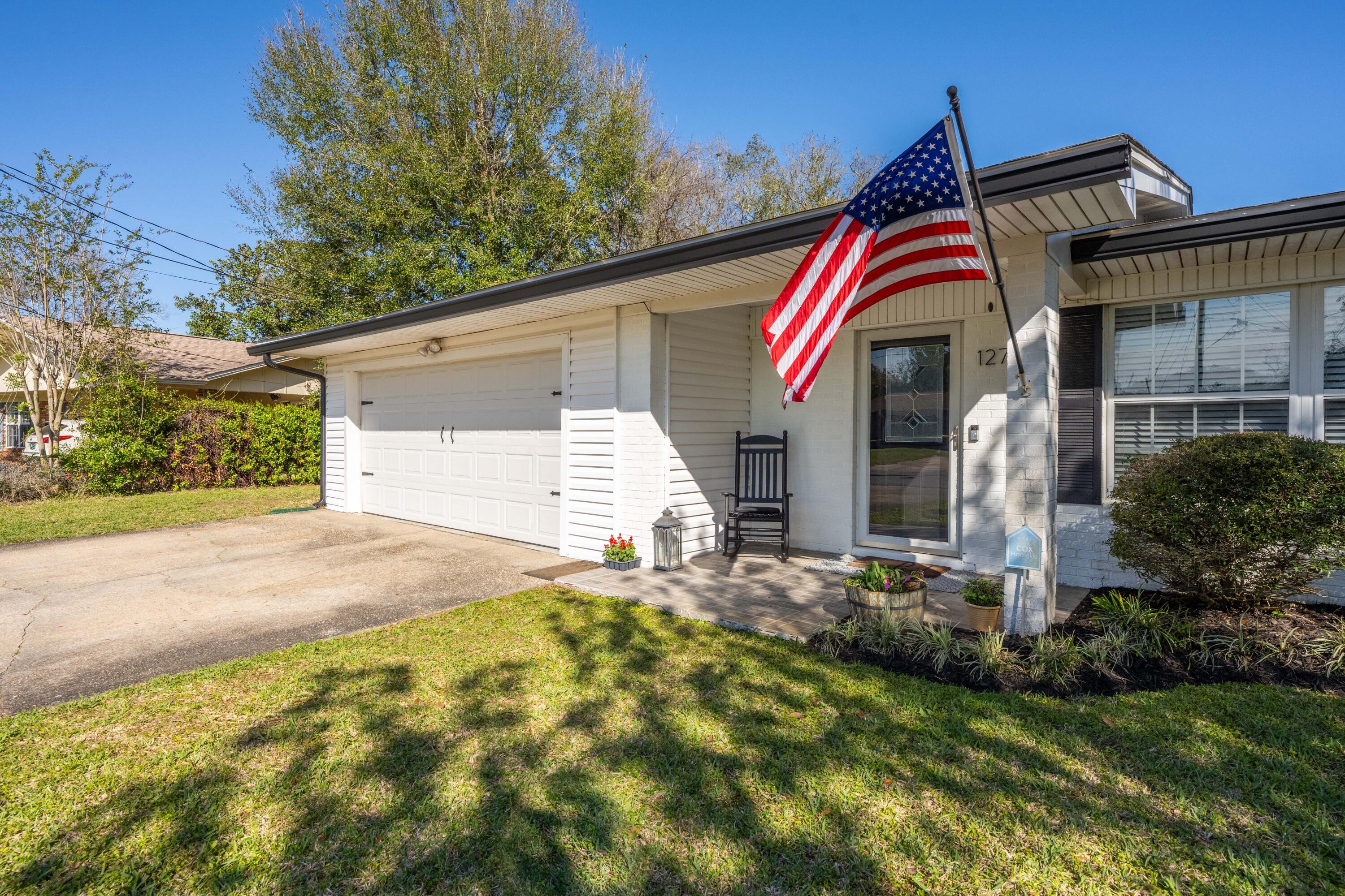 COMMODORE PLACE - Residential