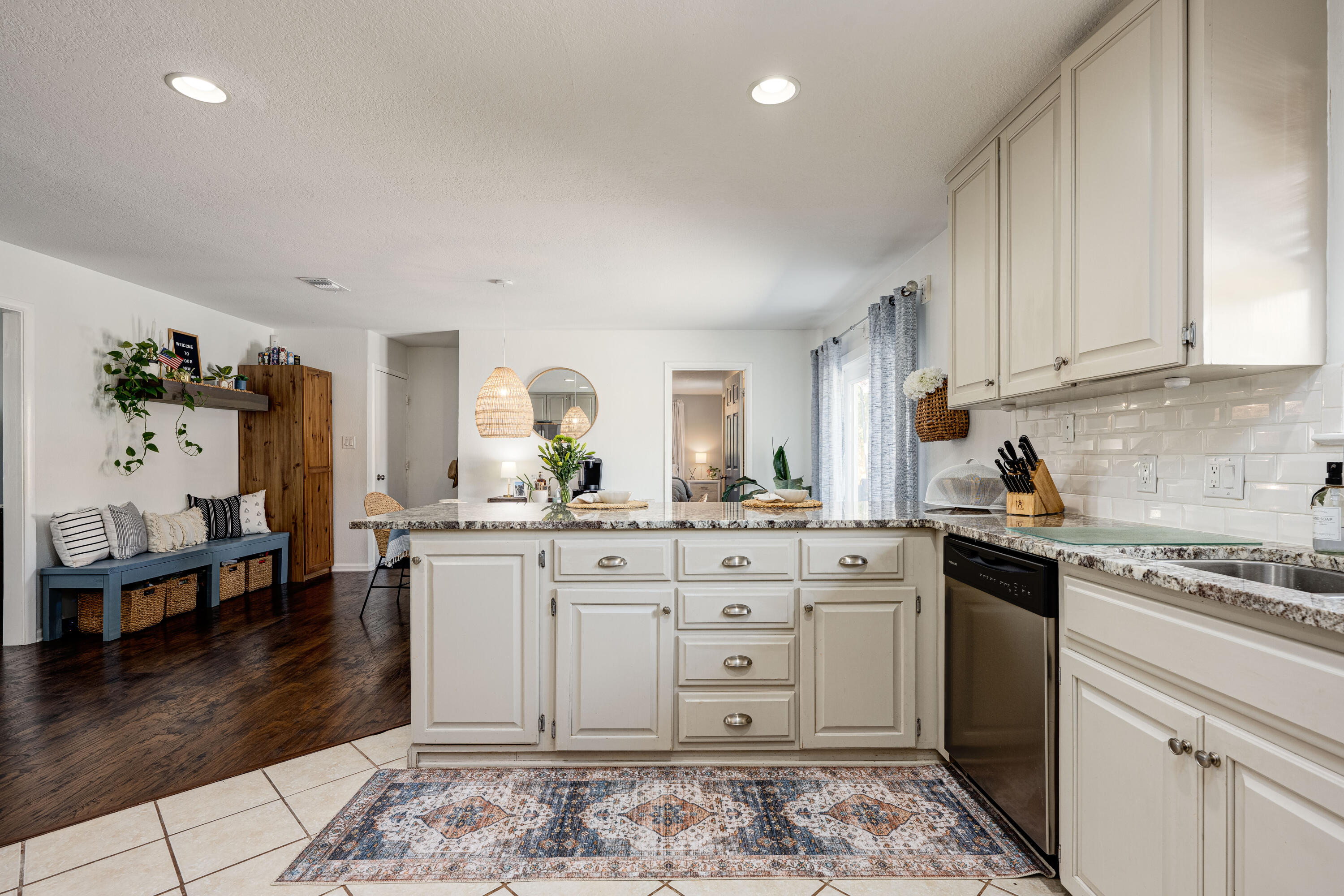 COMMODORE PLACE - Residential