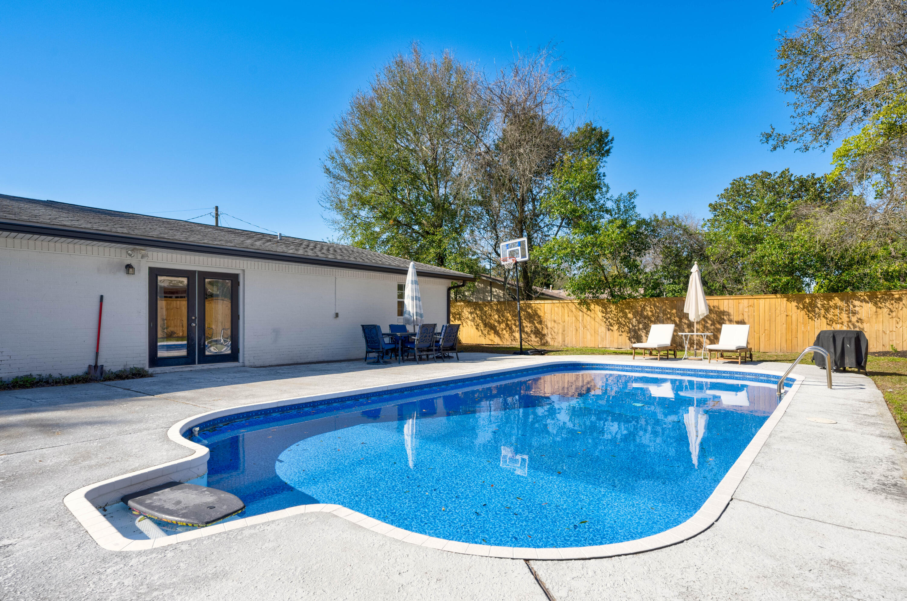 COMMODORE PLACE - Residential