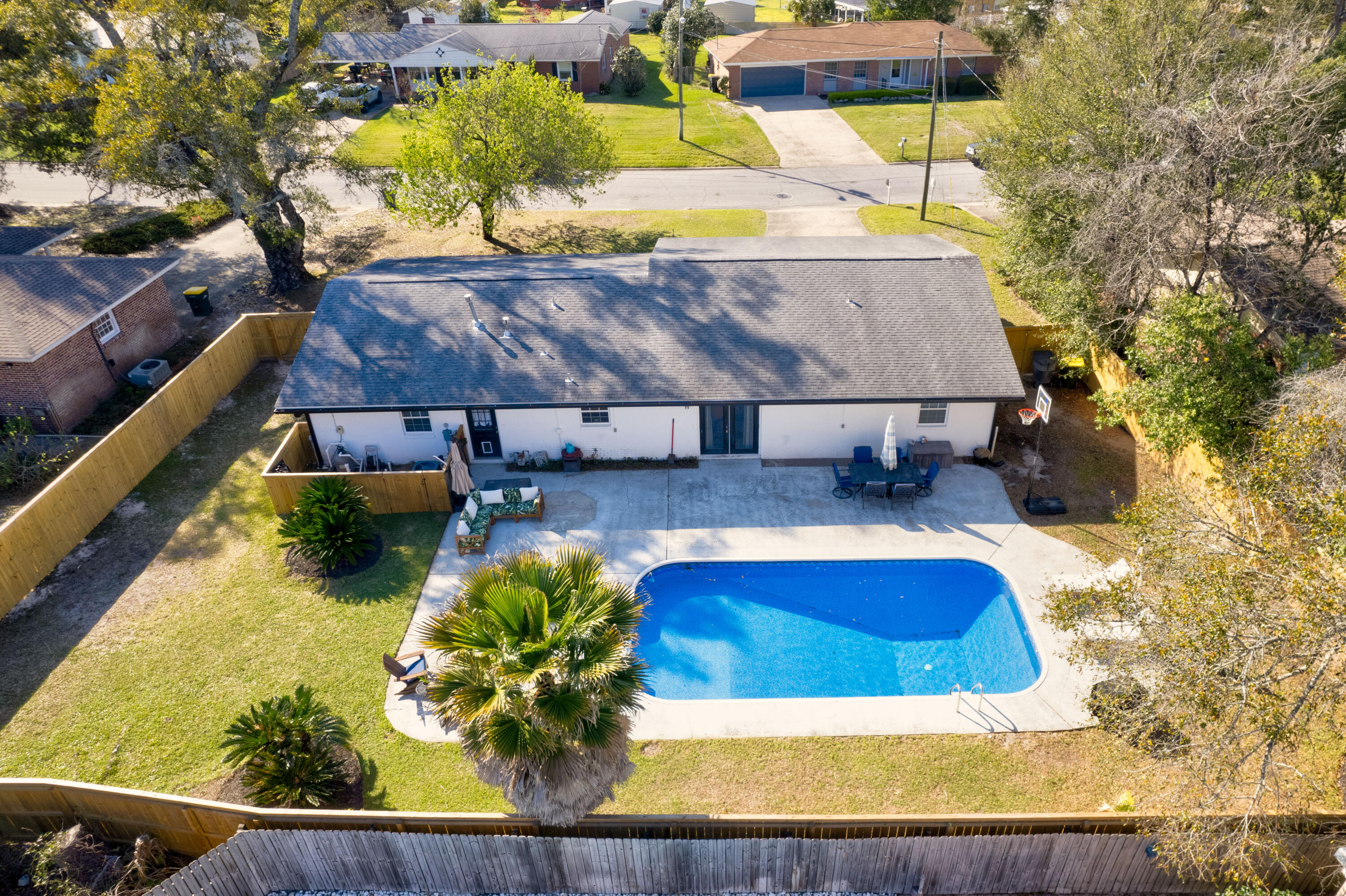 COMMODORE PLACE - Residential