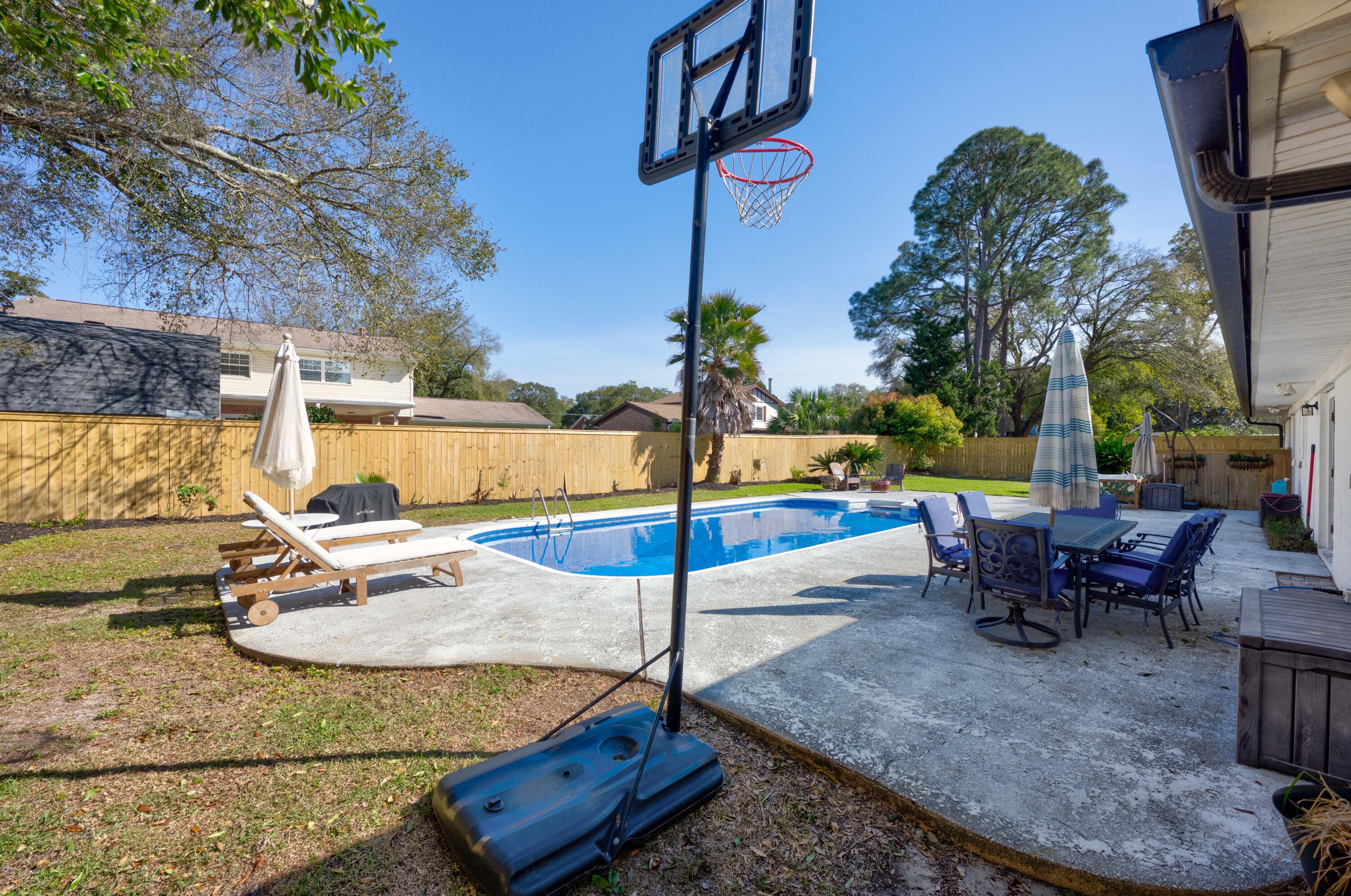 COMMODORE PLACE - Residential