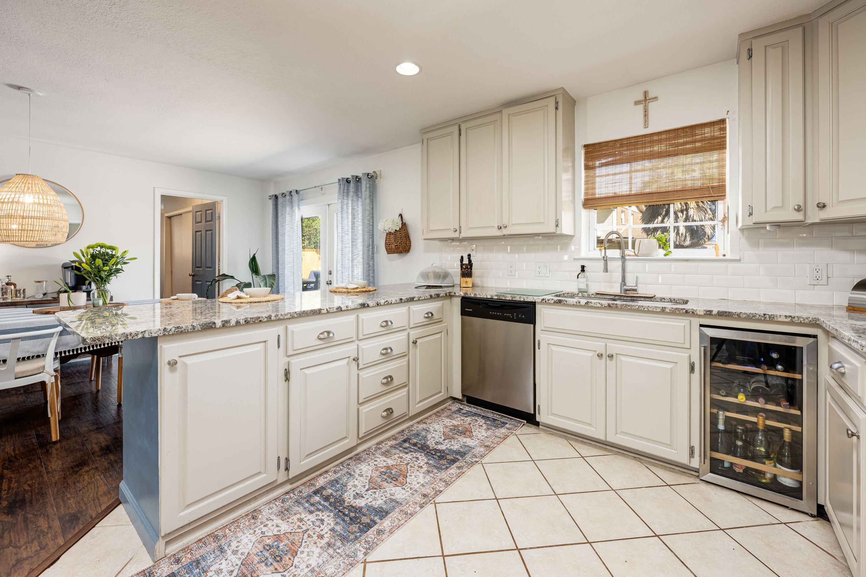 COMMODORE PLACE - Residential