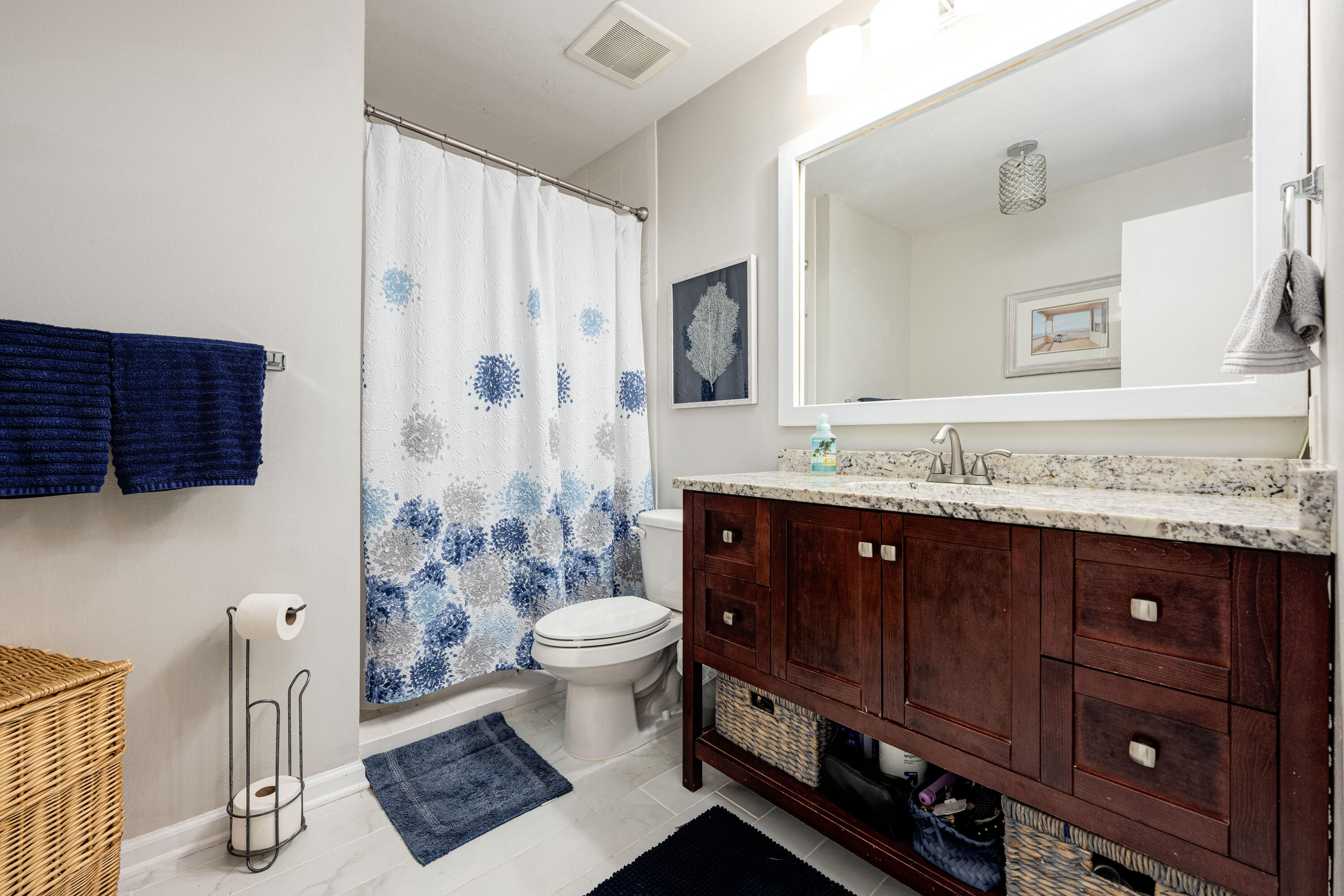 COMMODORE PLACE - Residential