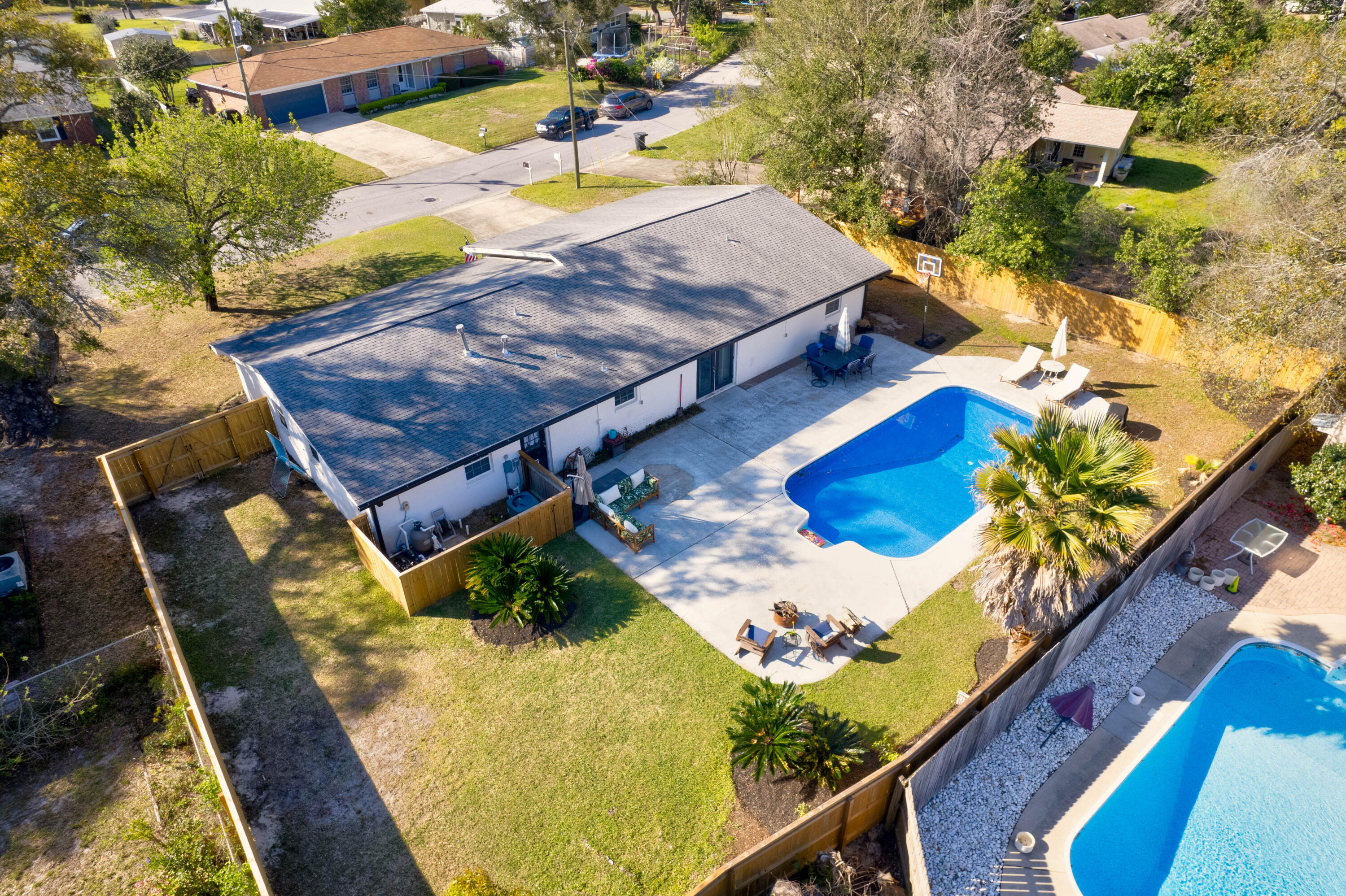 COMMODORE PLACE - Residential