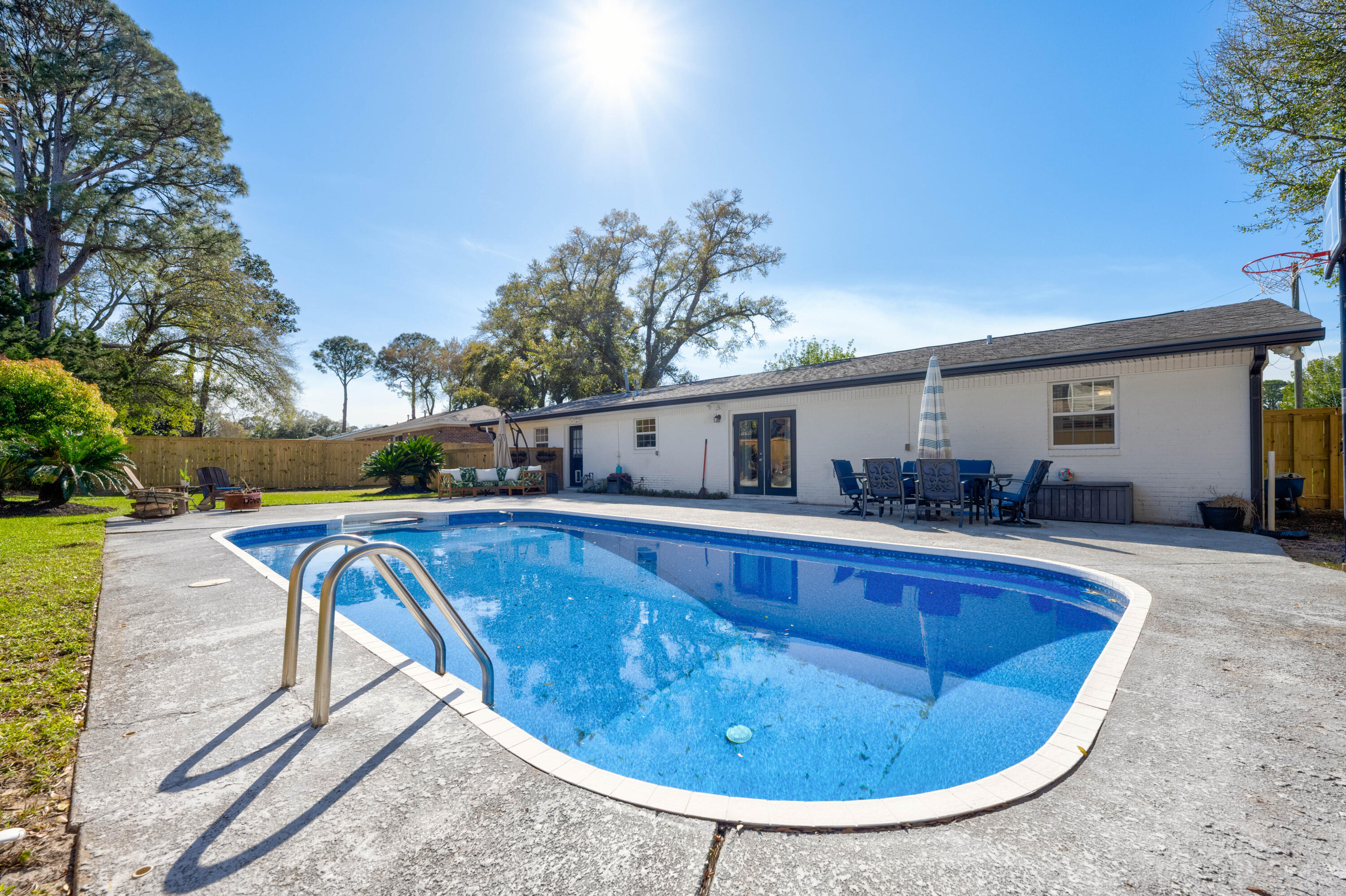 COMMODORE PLACE - Residential