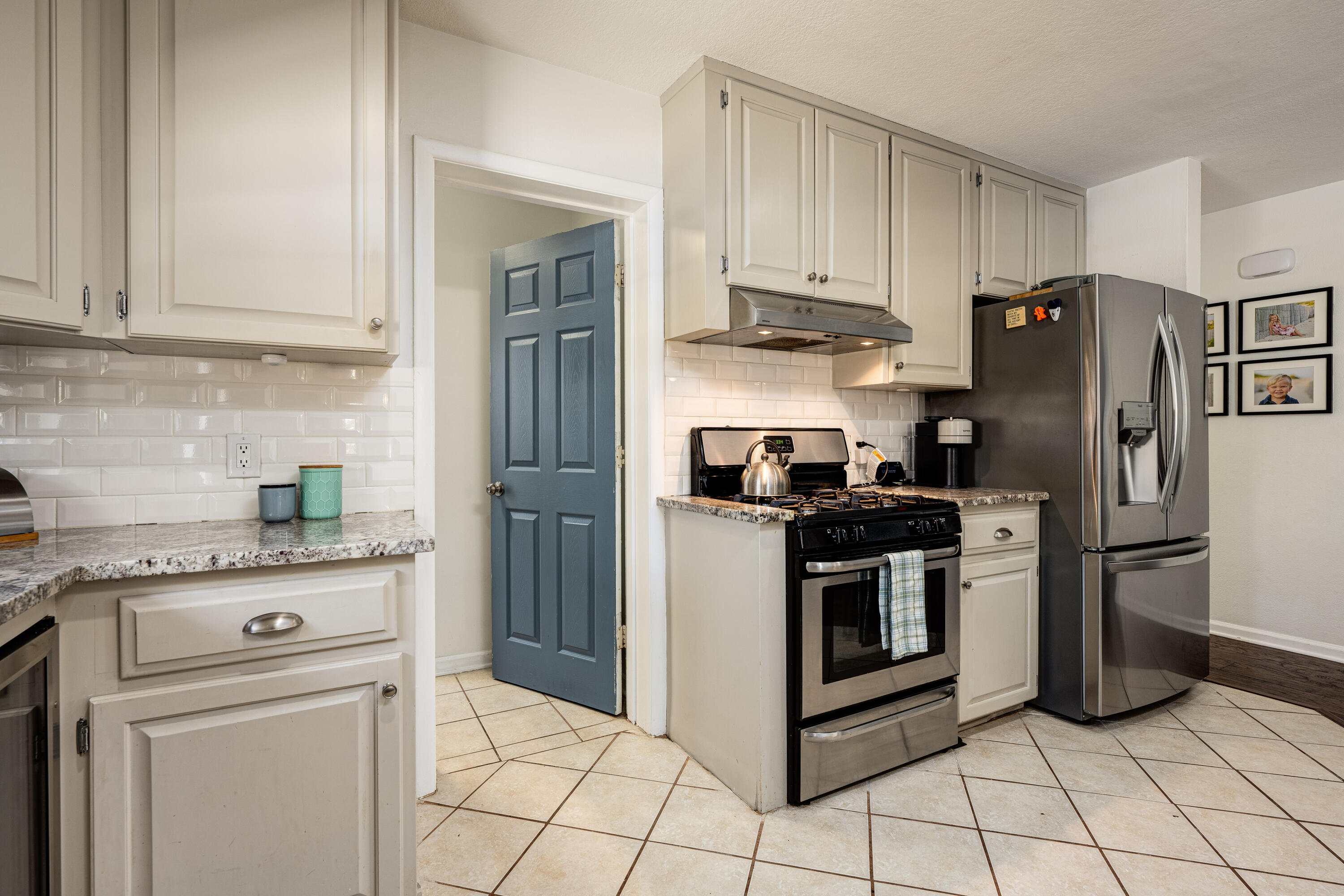 COMMODORE PLACE - Residential