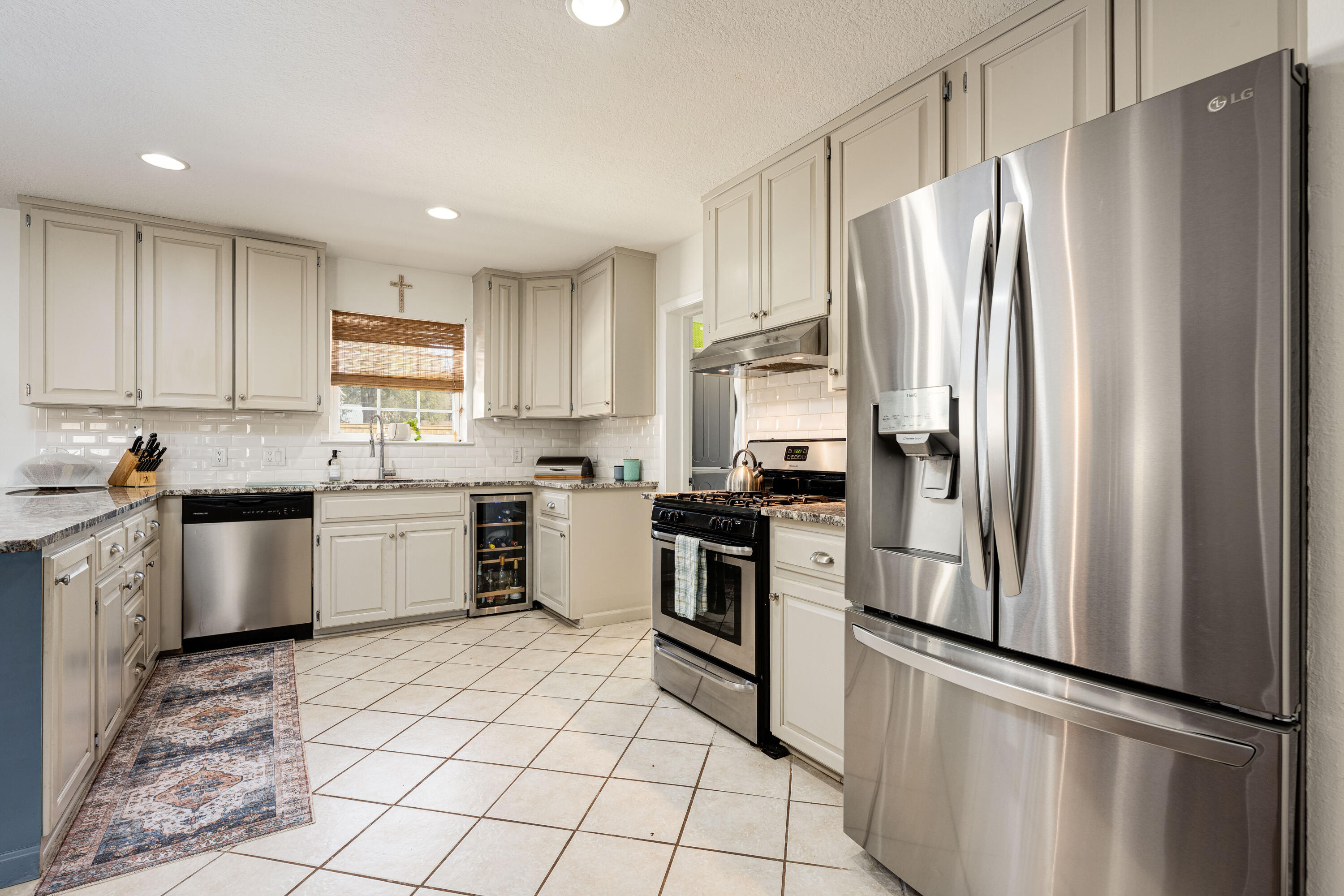 COMMODORE PLACE - Residential