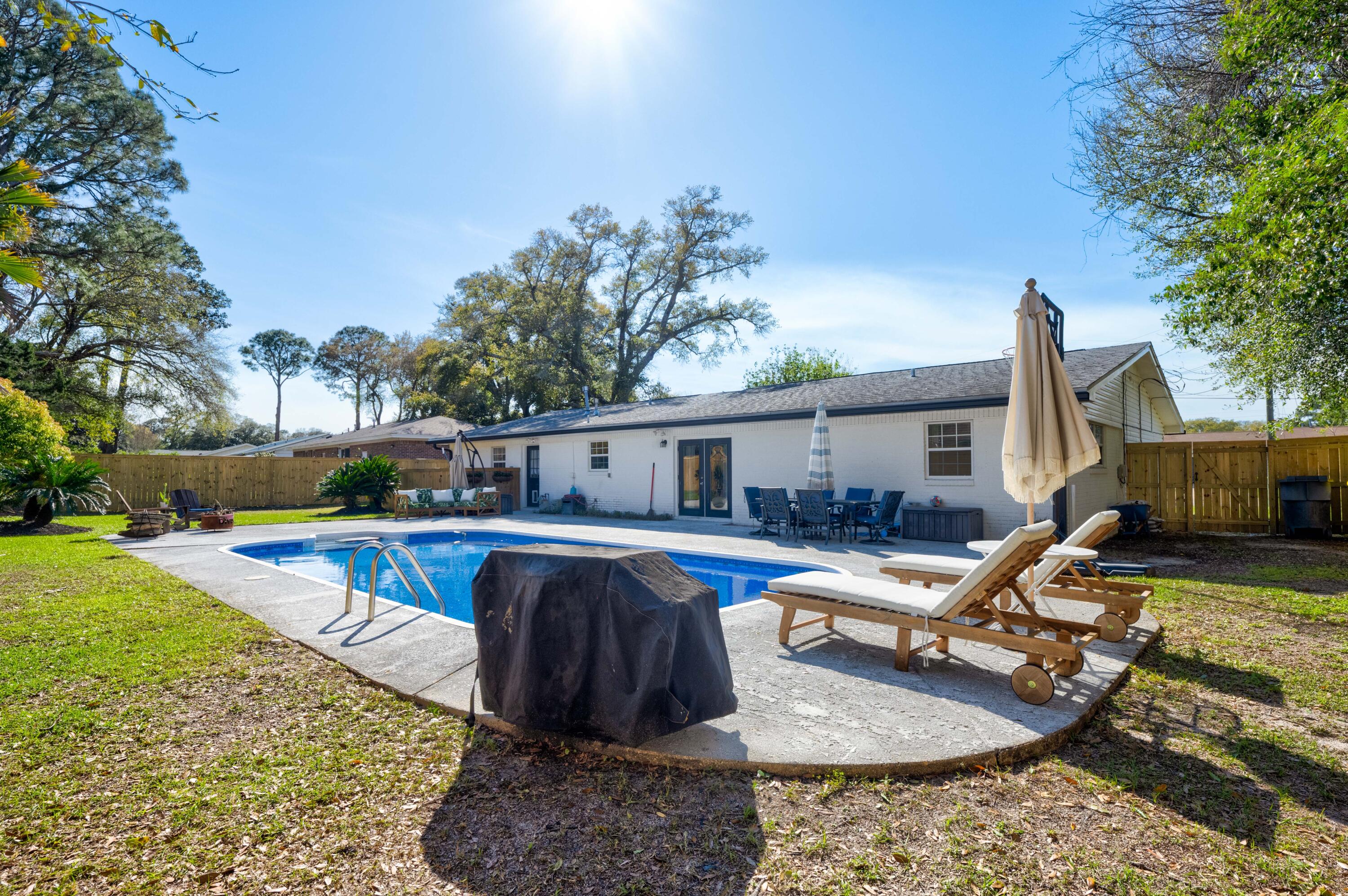 COMMODORE PLACE - Residential