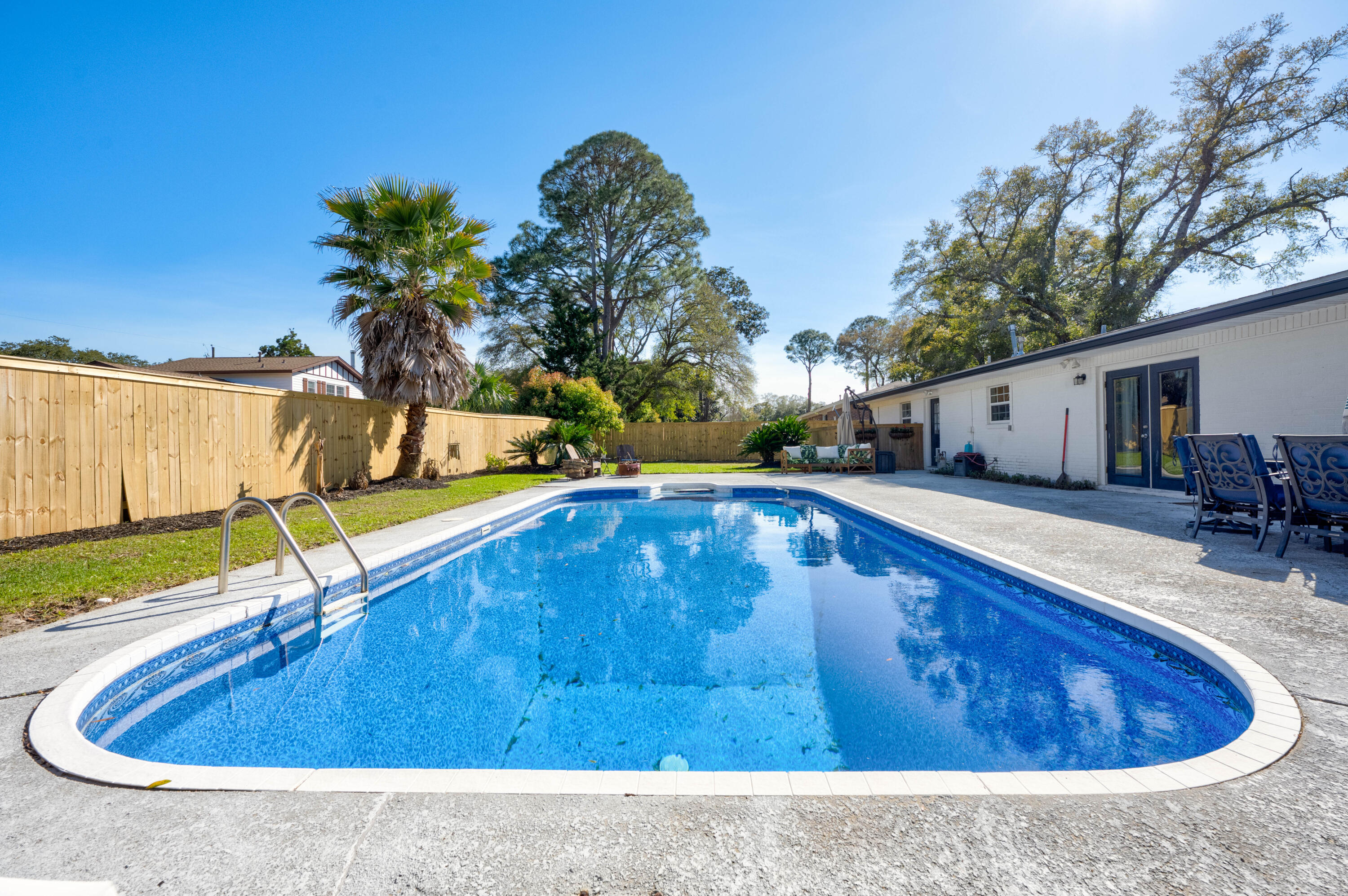 COMMODORE PLACE - Residential