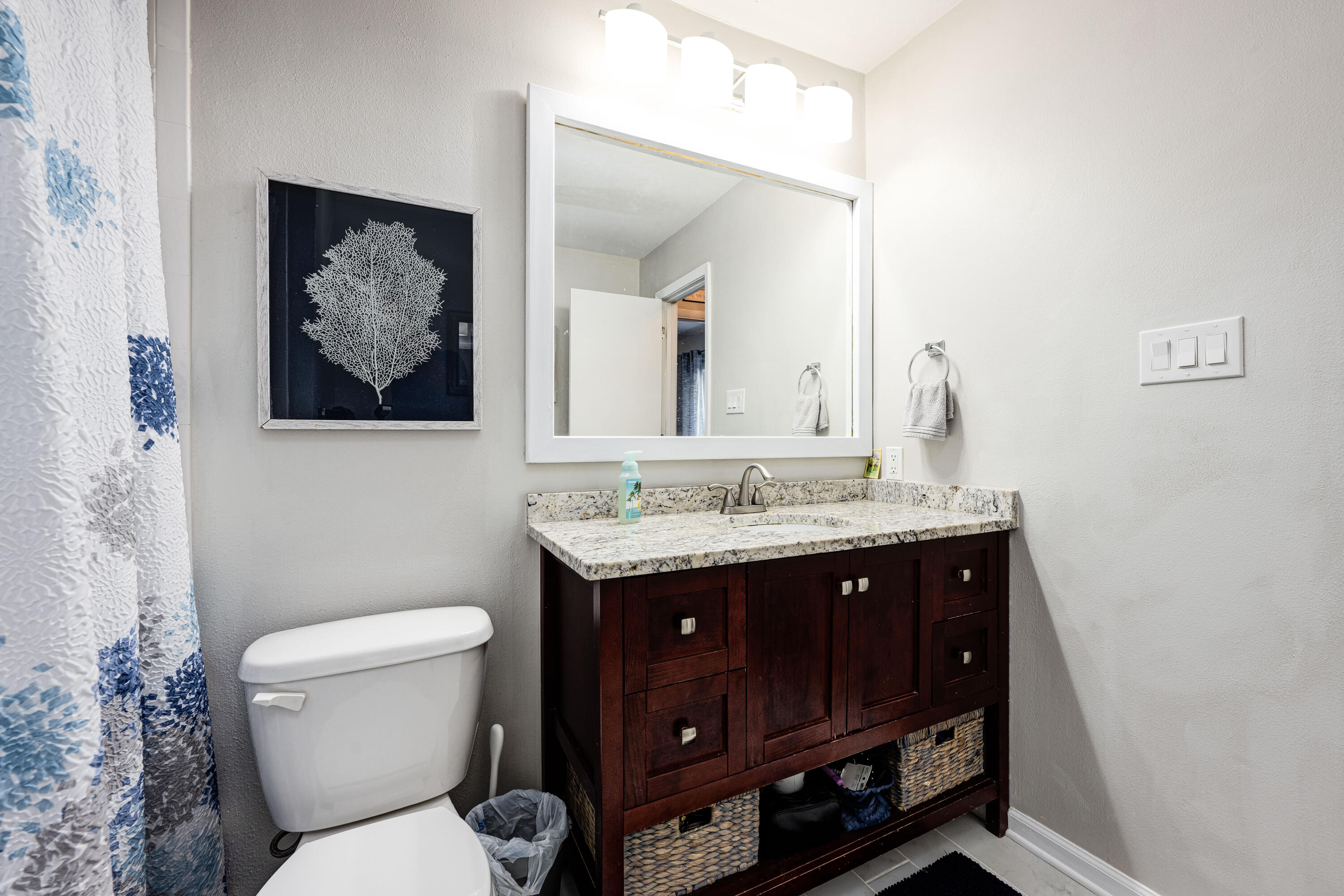 COMMODORE PLACE - Residential