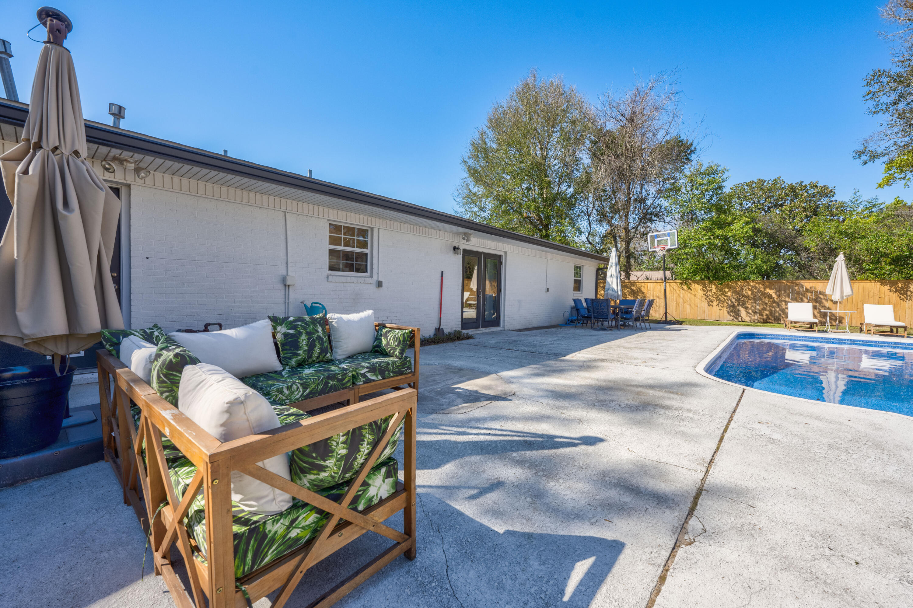 COMMODORE PLACE - Residential