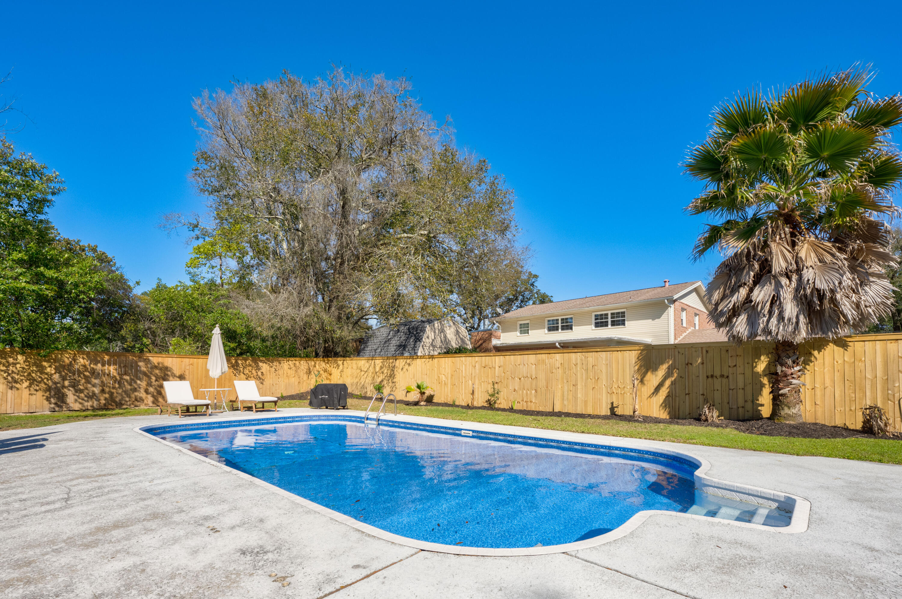 COMMODORE PLACE - Residential