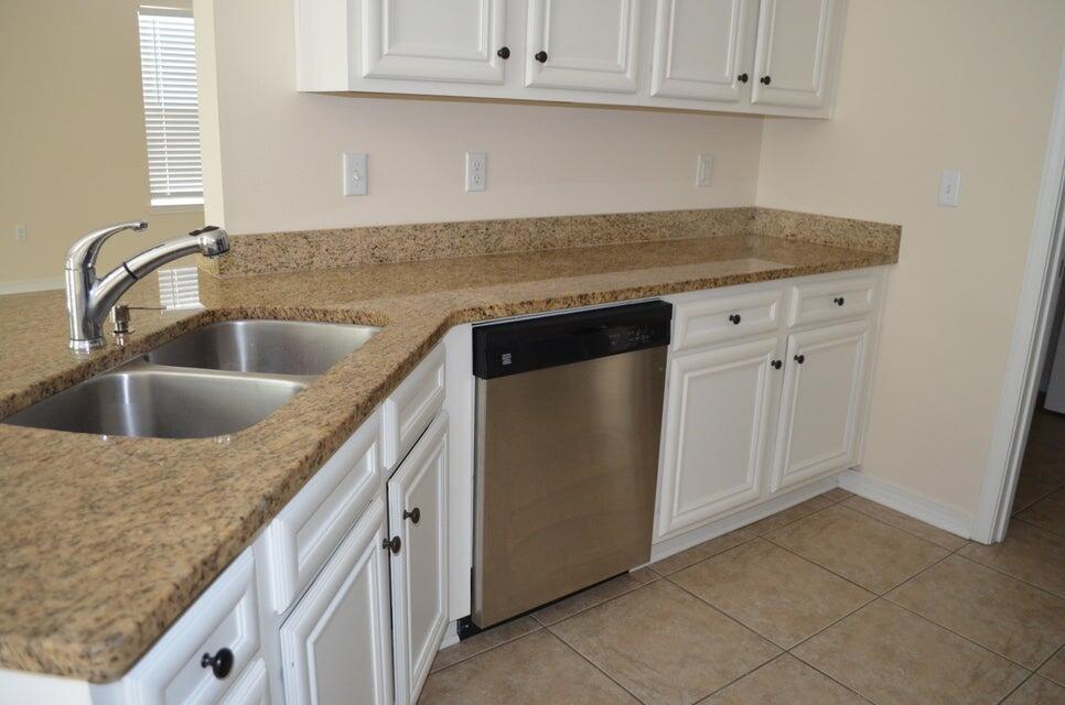 PORT DIXIE - Residential Lease